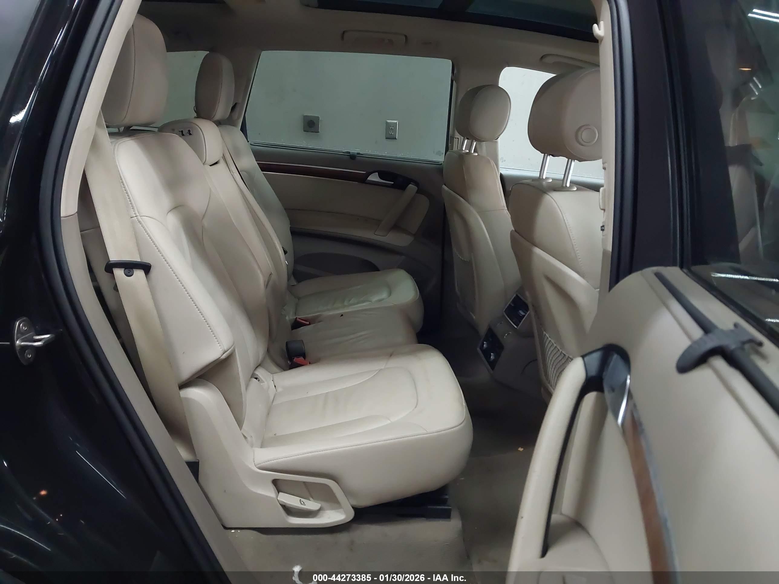 AUDI Q7 image 8