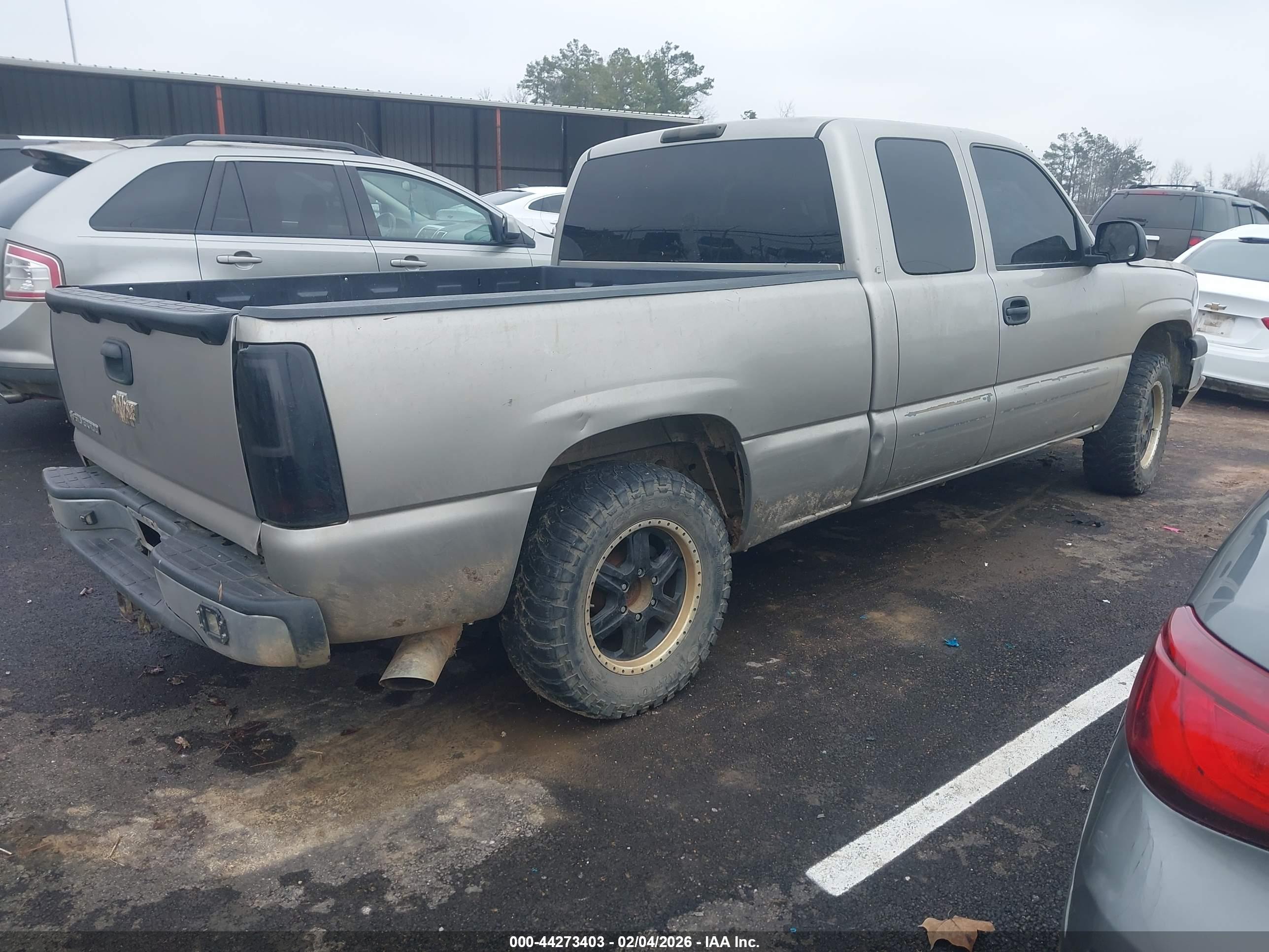 CHEVROLET SILVERADO image 4