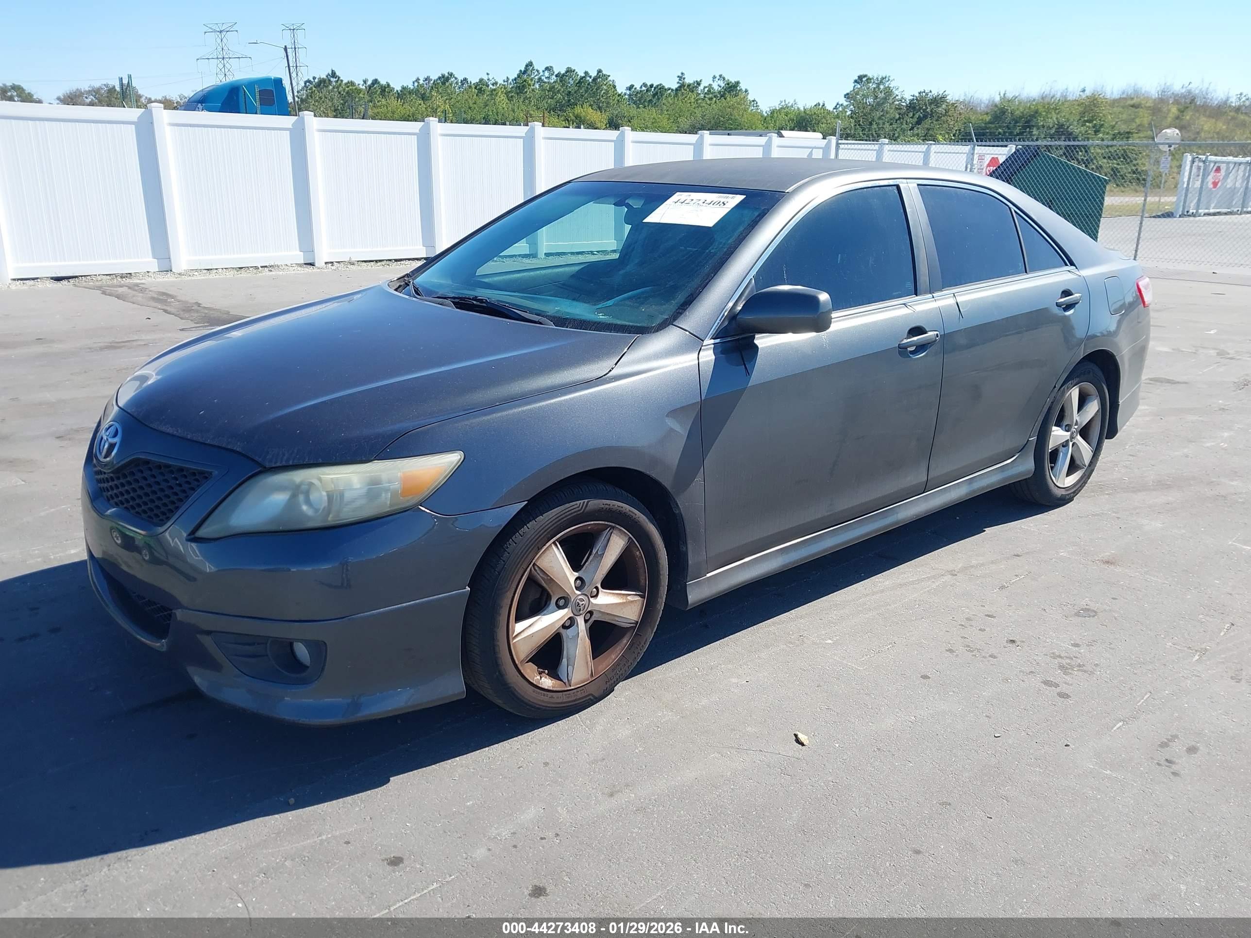 TOYOTA CAMRY image 2