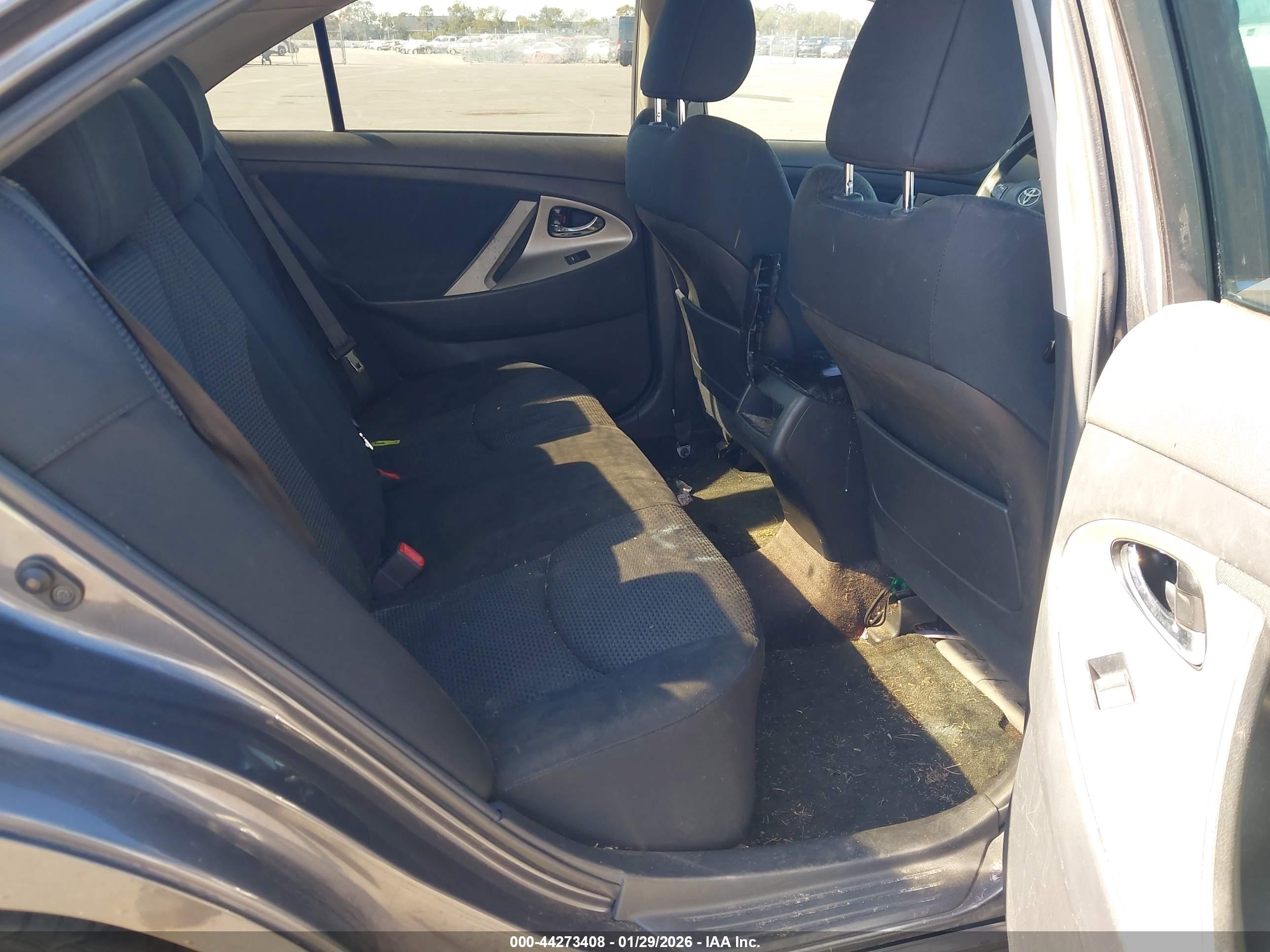 TOYOTA CAMRY image 8