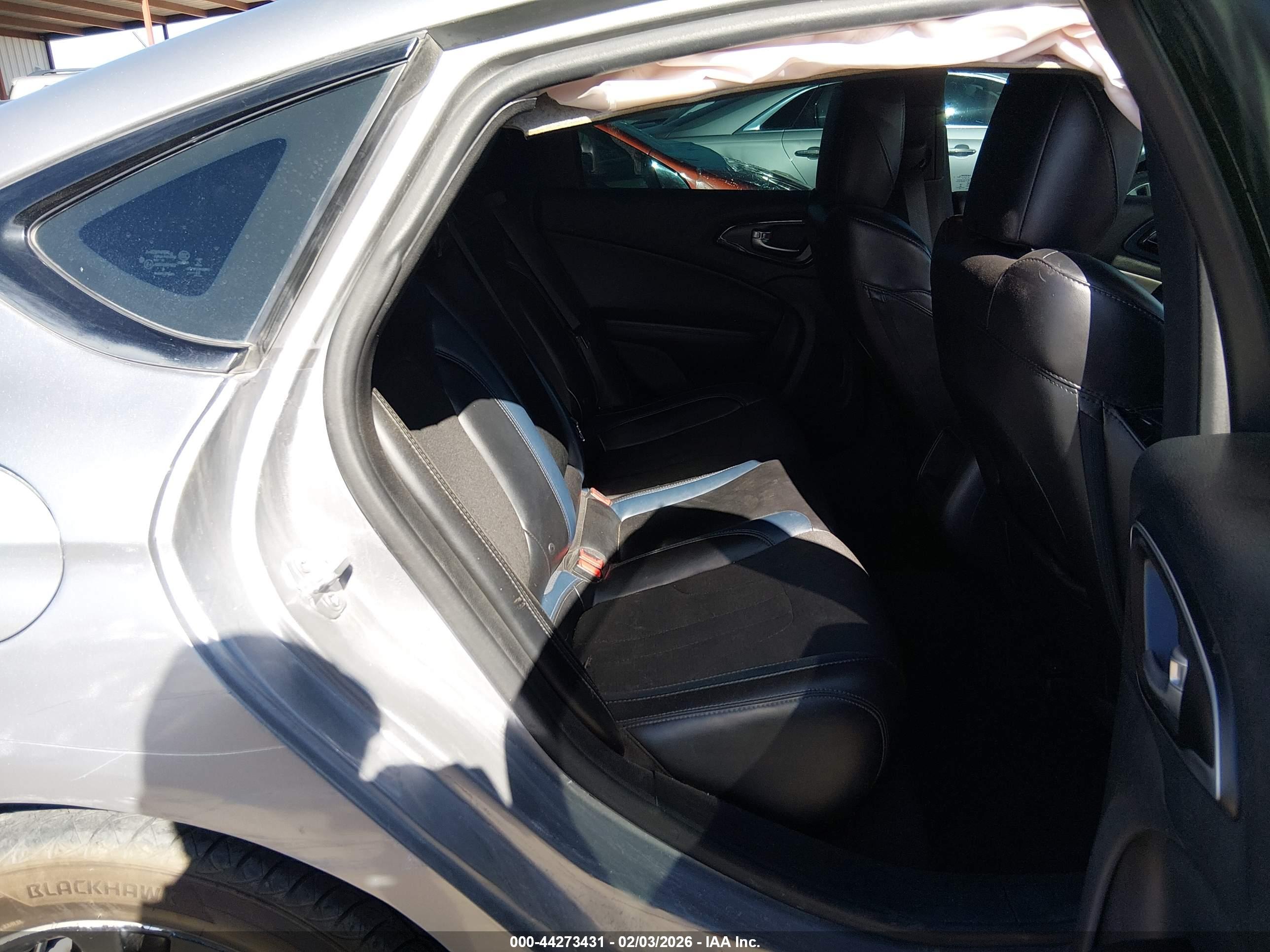 CHRYSLER 200 image 8