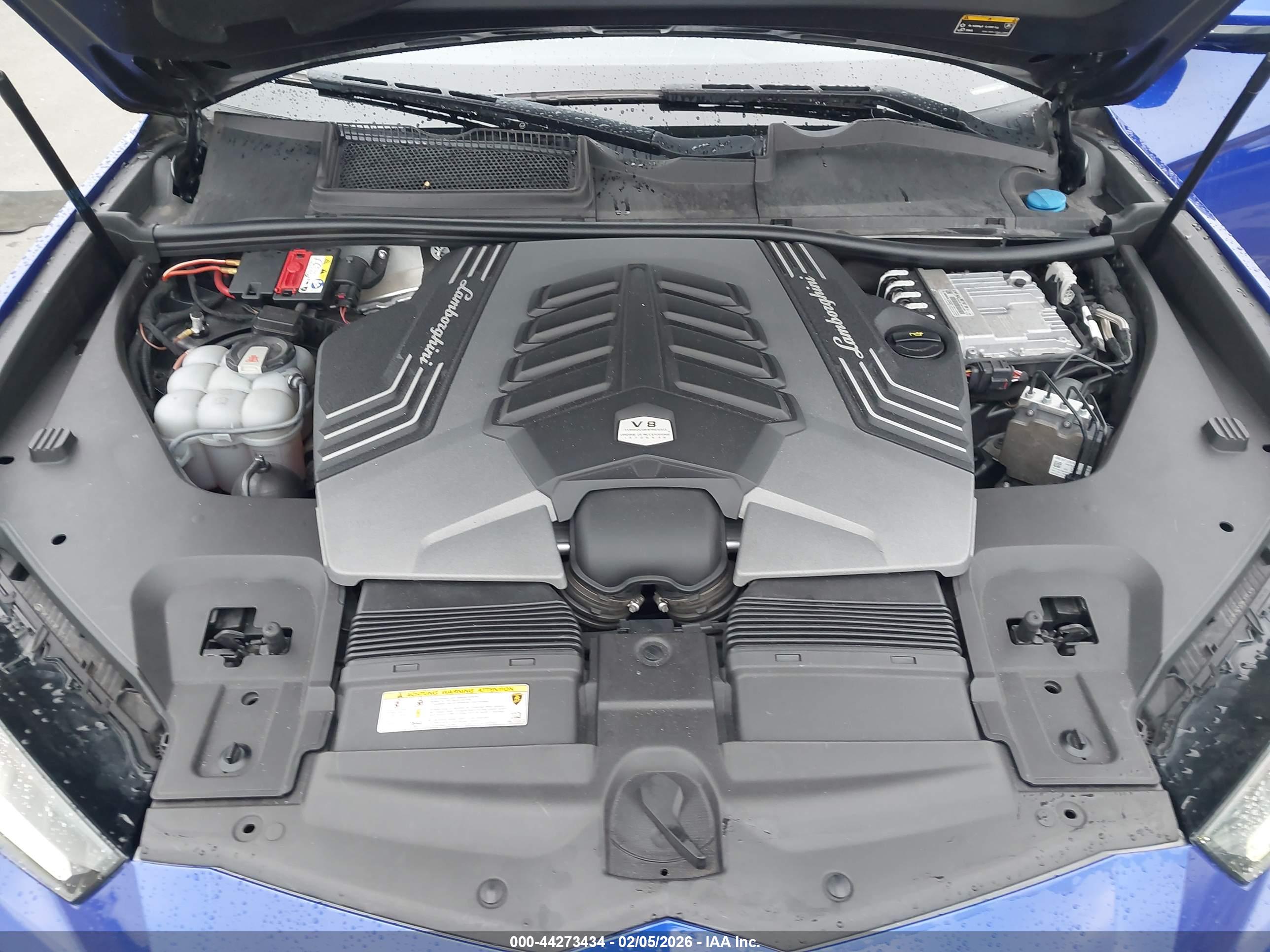 LAMBORGHINI URUS image 10