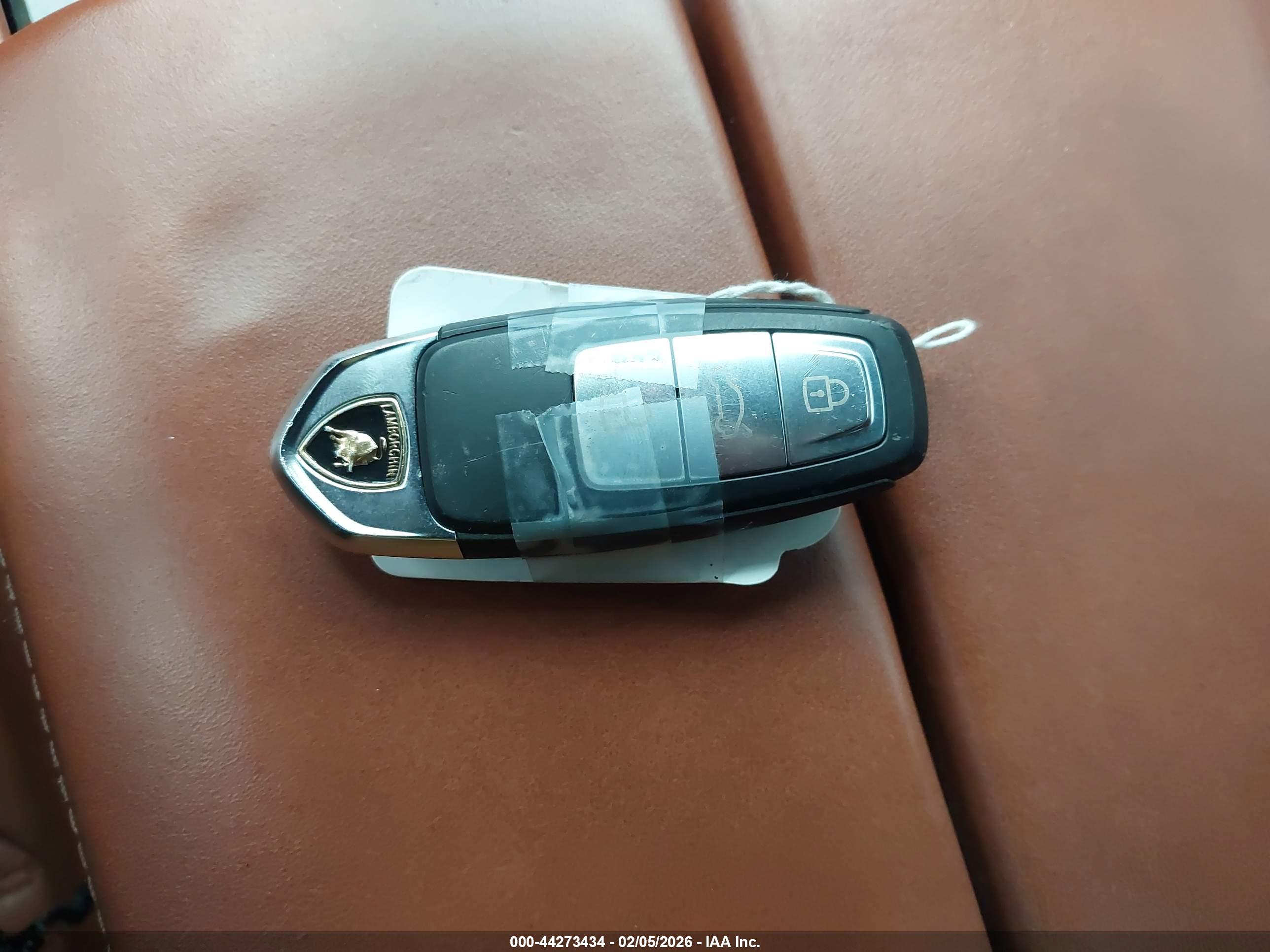 LAMBORGHINI URUS image 11