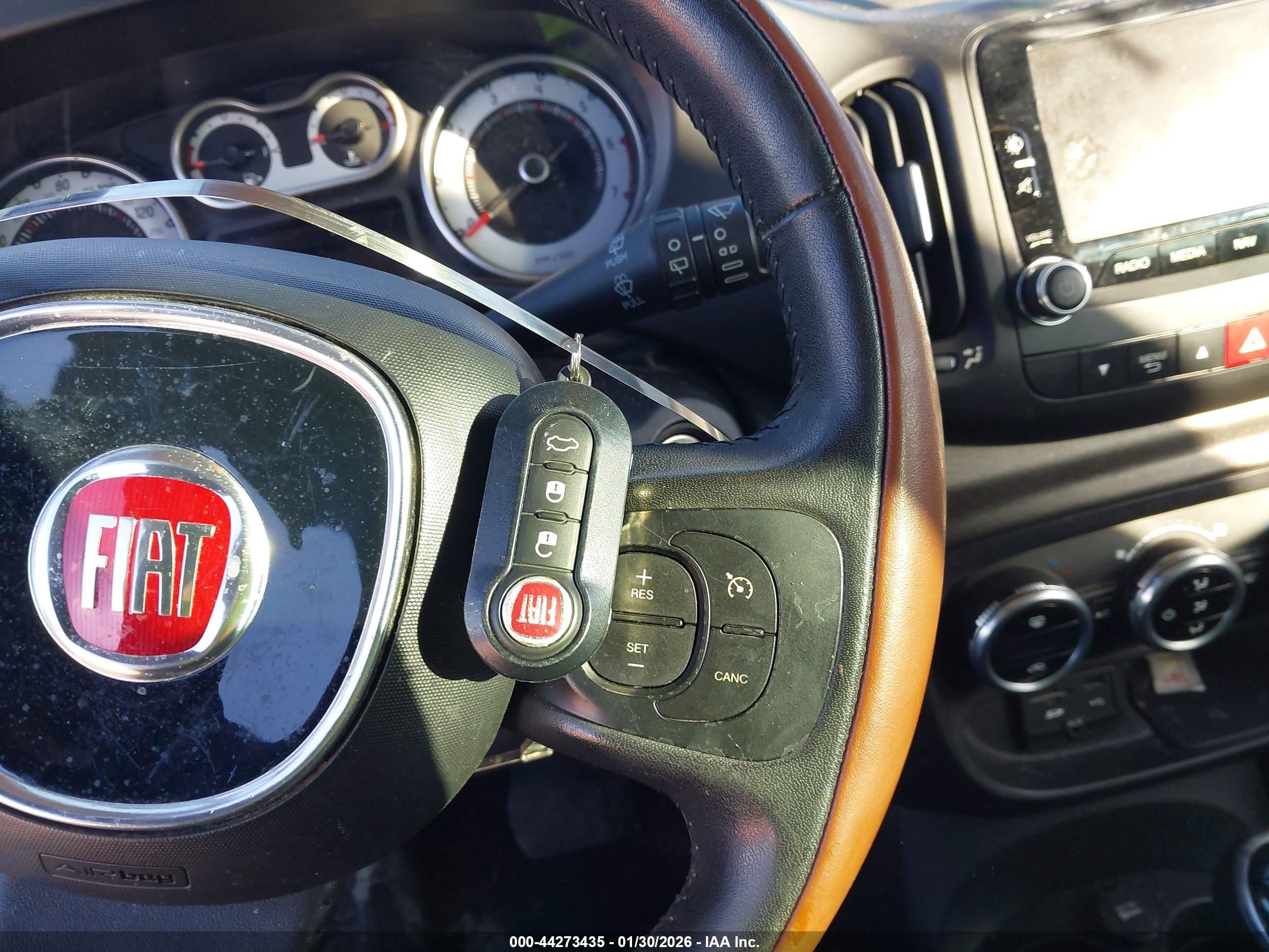 FIAT 500L image 11