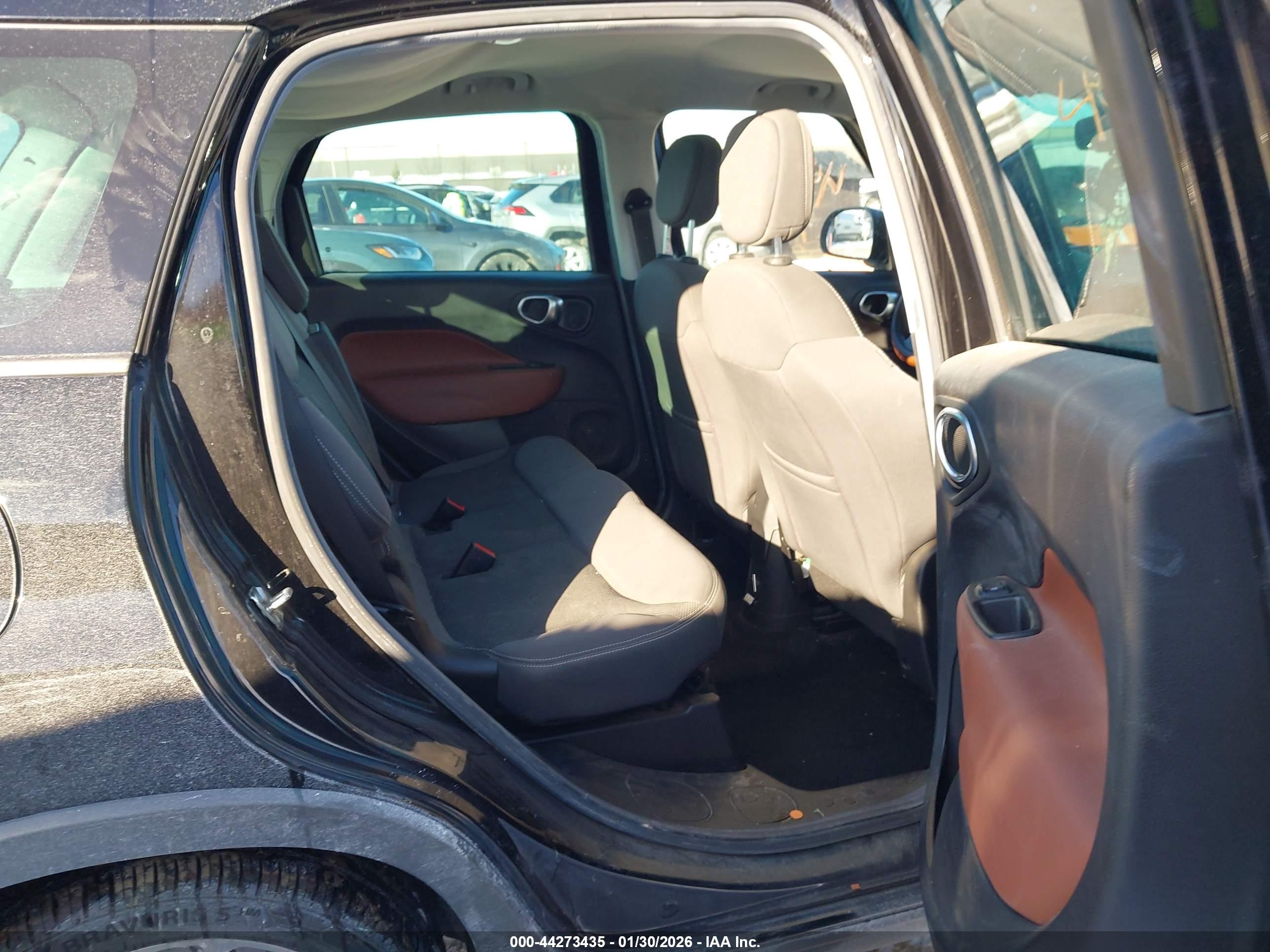 FIAT 500L image 8
