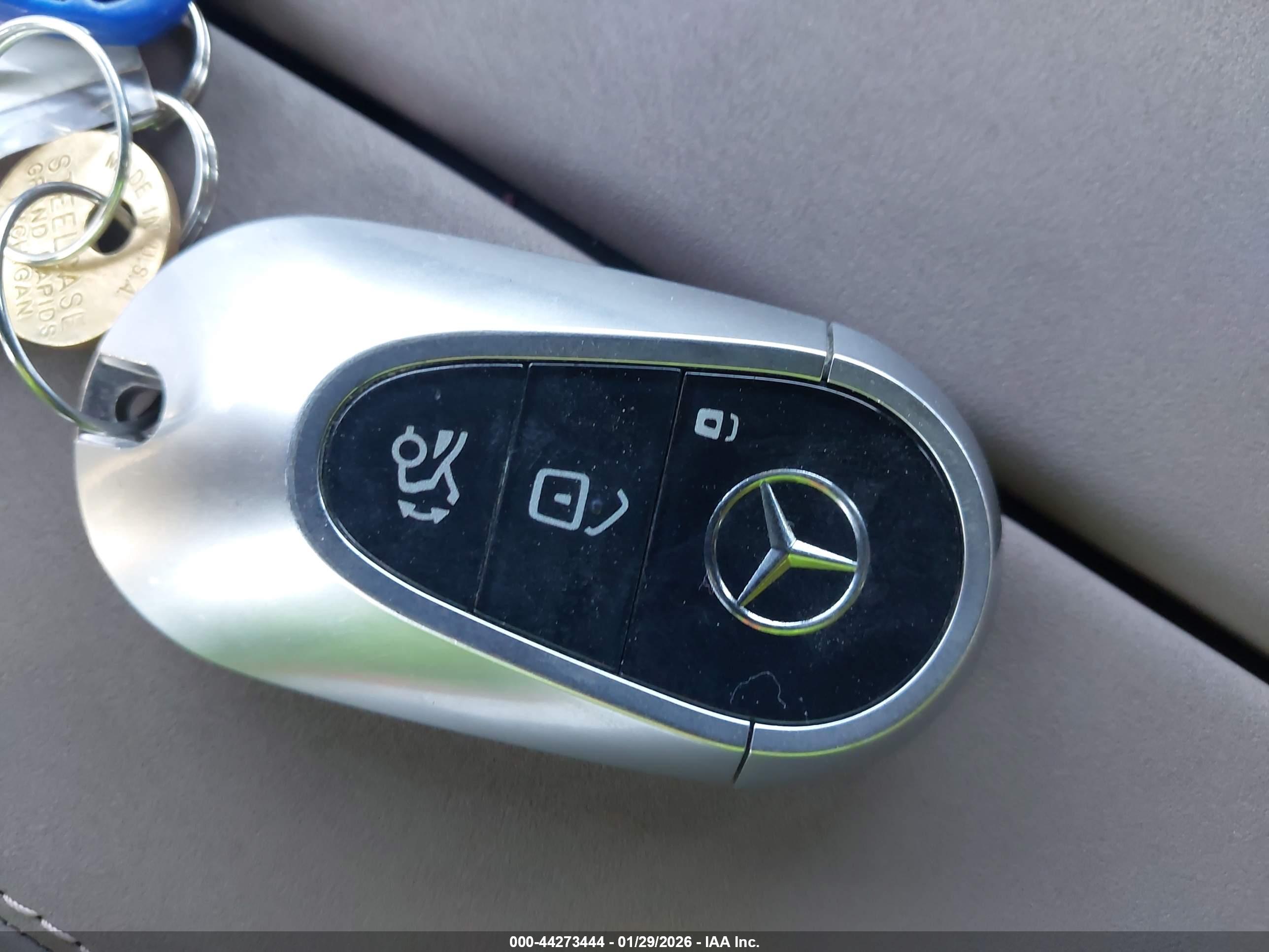 MERCEDES-BENZ EQS image 11