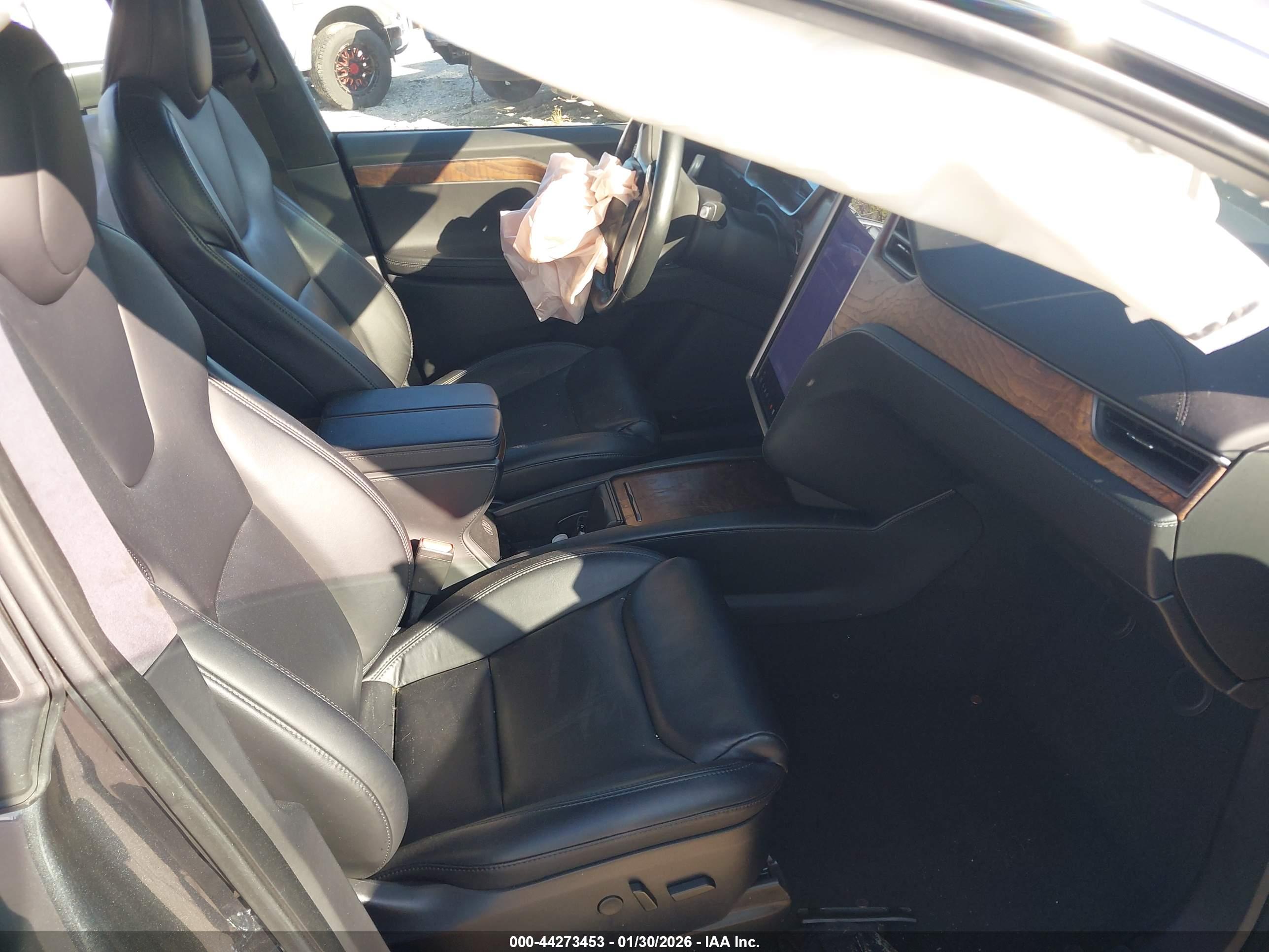 TESLA MODEL image 5