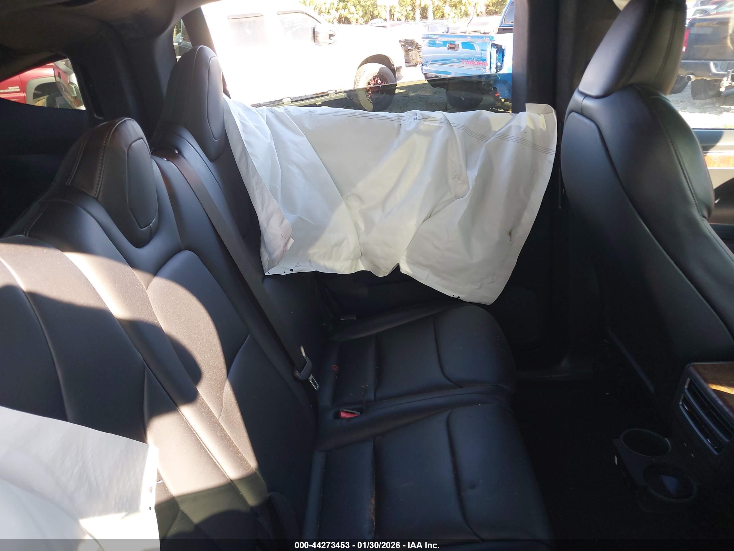 TESLA MODEL image 8