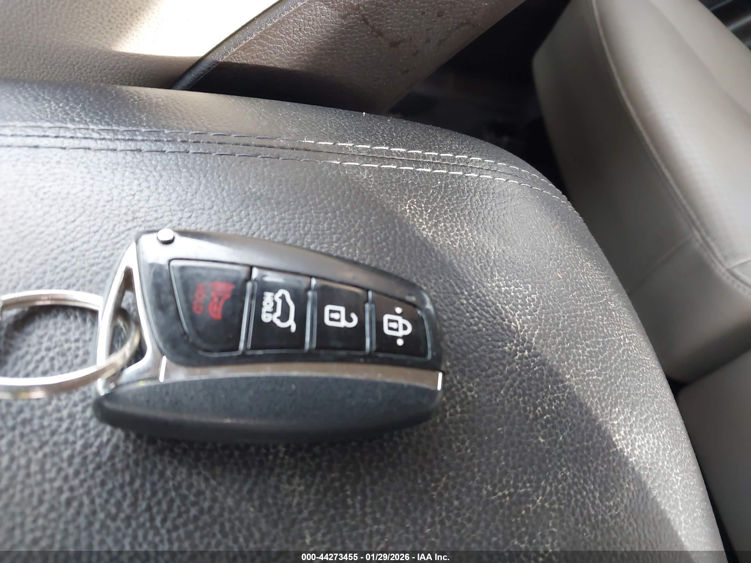 HYUNDAI SANTA image 11