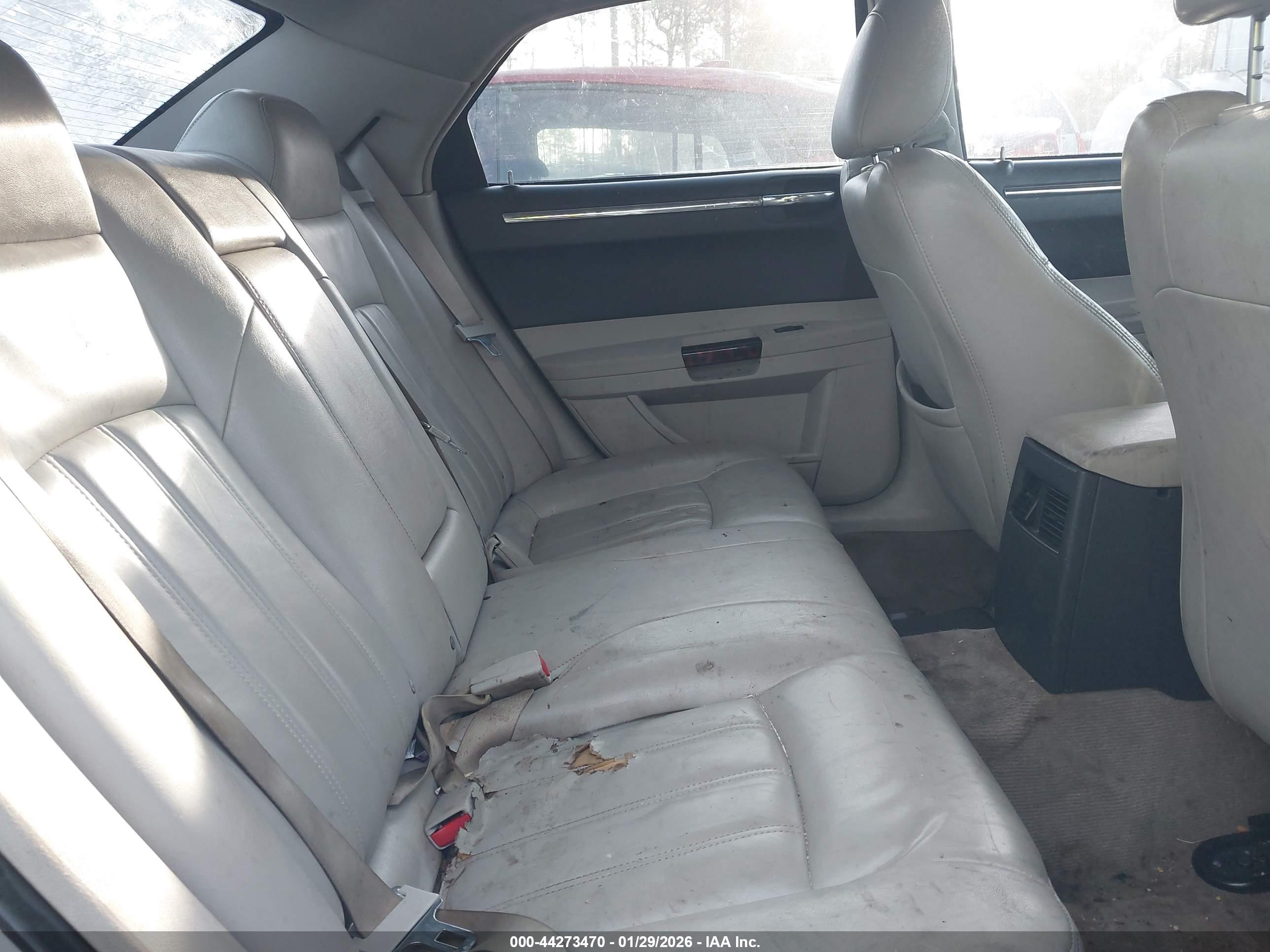 CHRYSLER 300C image 8