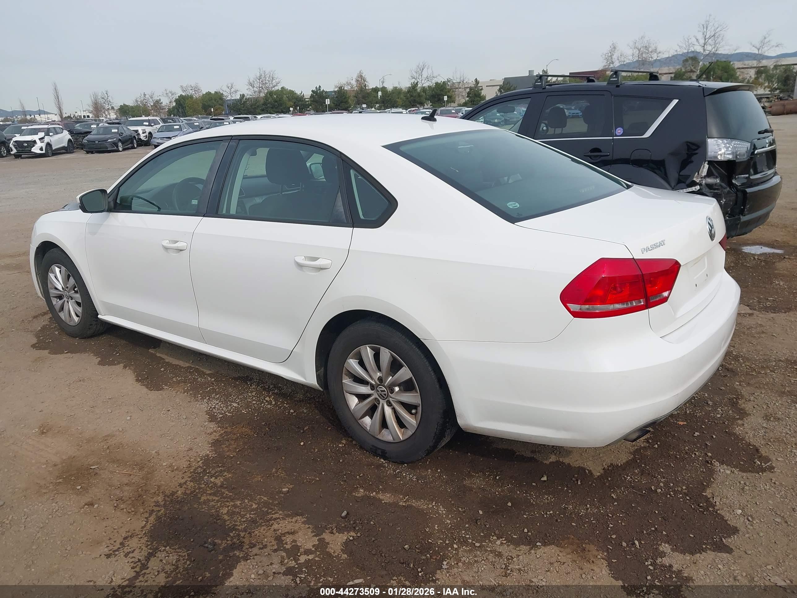 VOLKSWAGEN PASSAT image 3