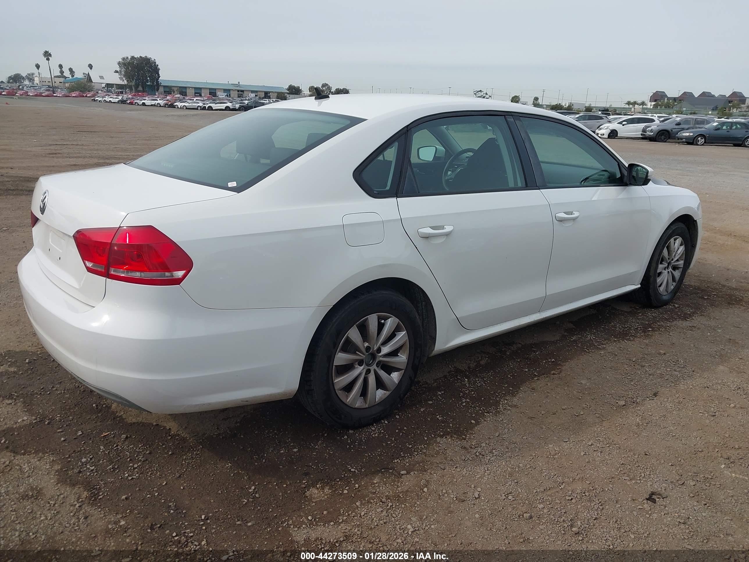 VOLKSWAGEN PASSAT image 4