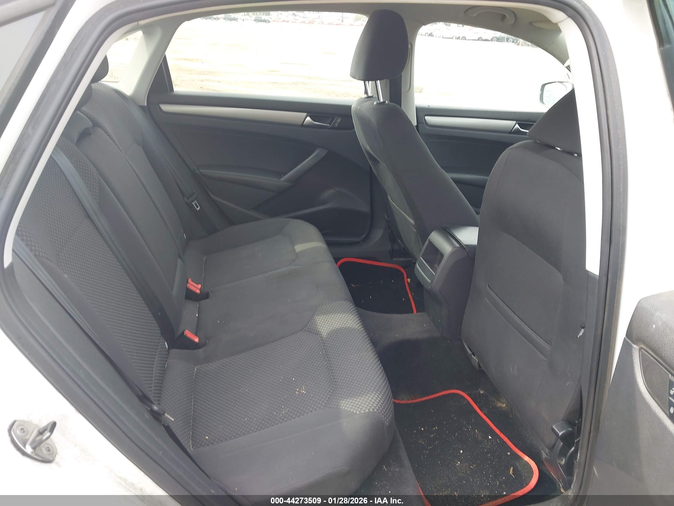 VOLKSWAGEN PASSAT image 8