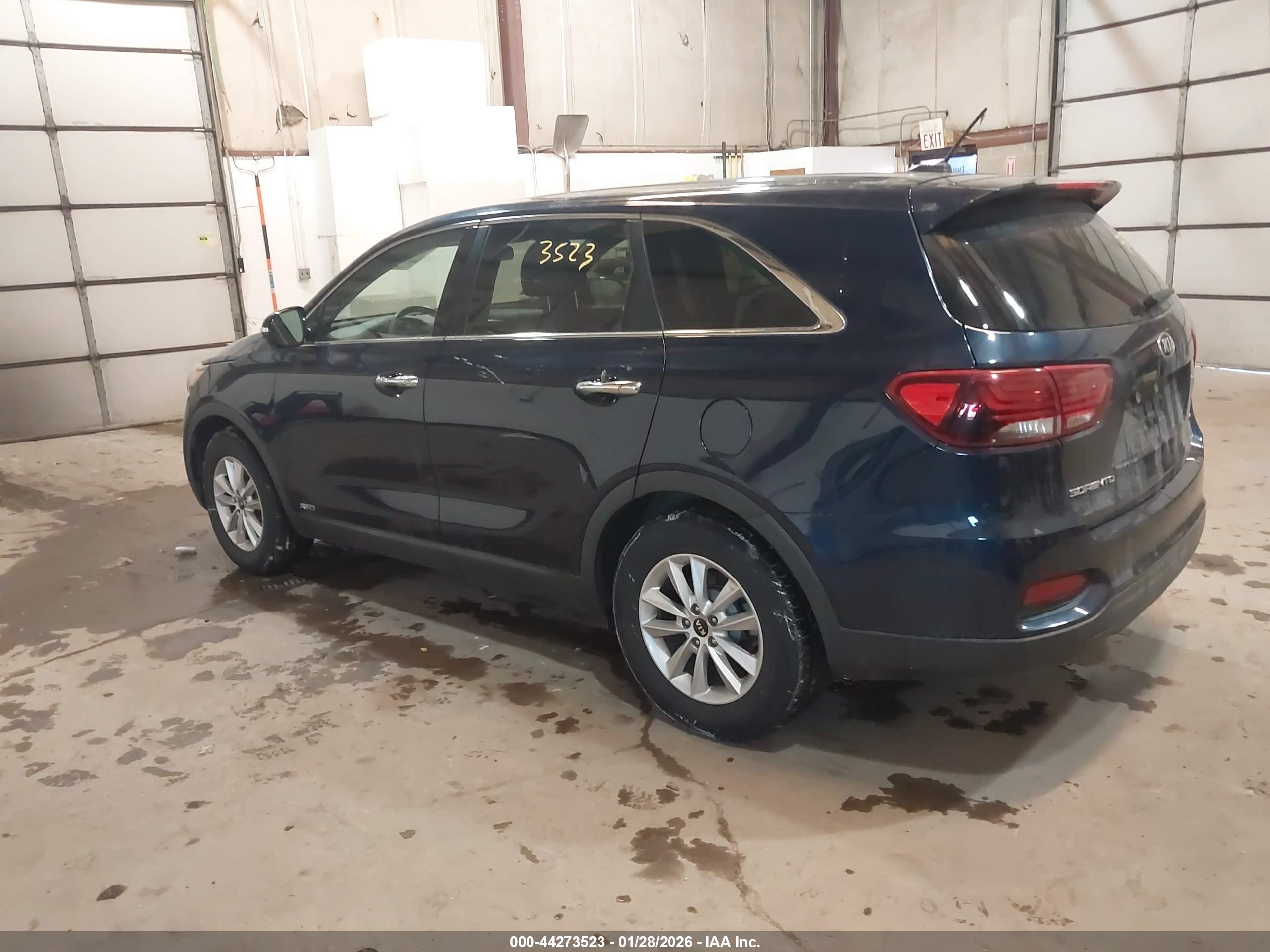 KIA SORENTO image 3