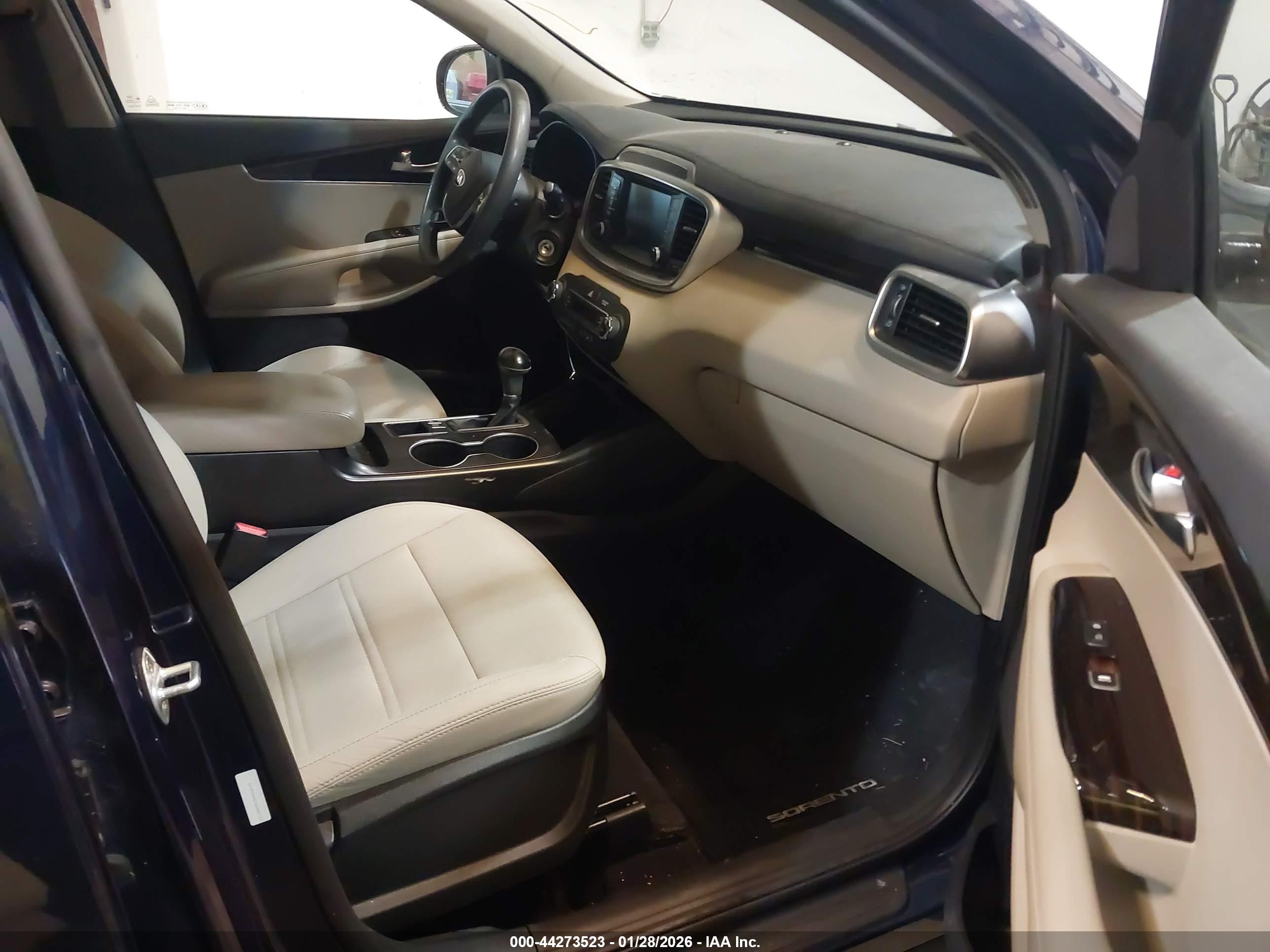 KIA SORENTO image 5