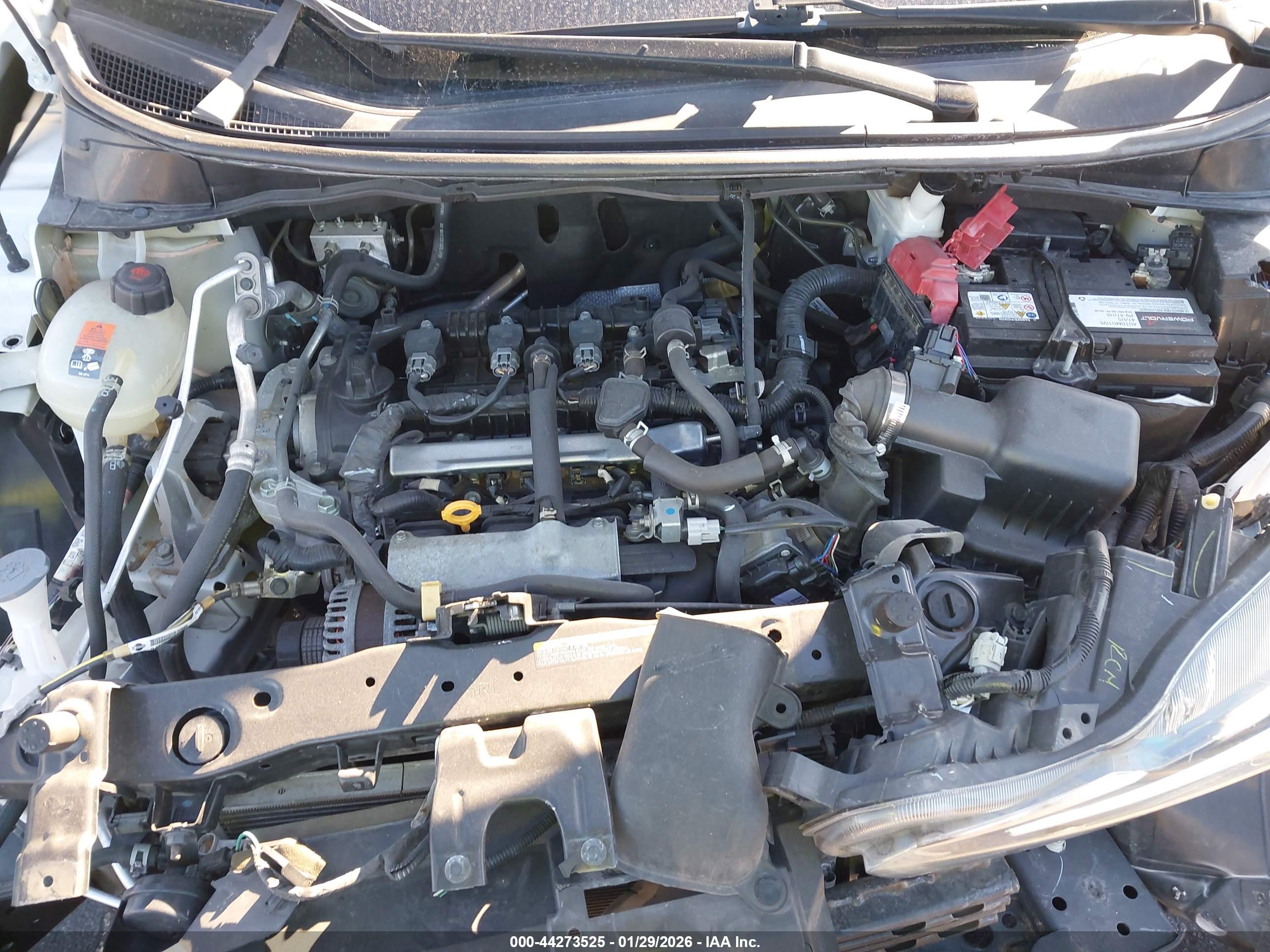 NISSAN VERSA image 10
