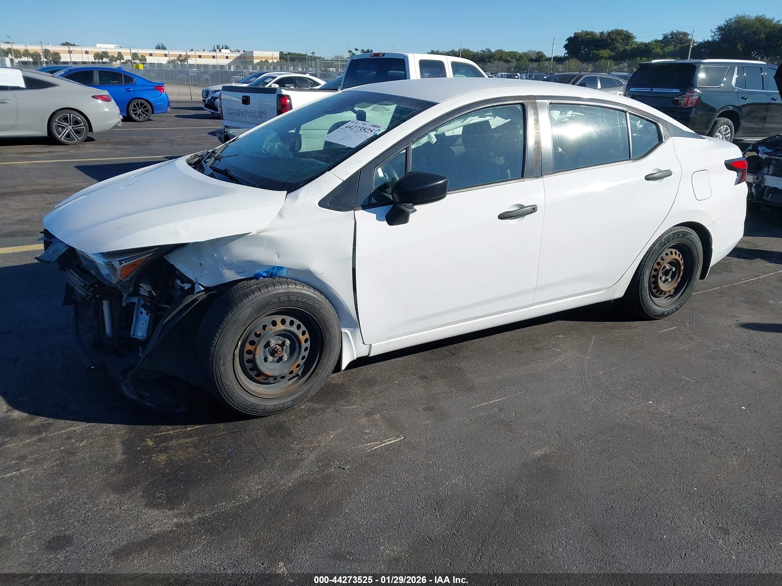 NISSAN VERSA image 2