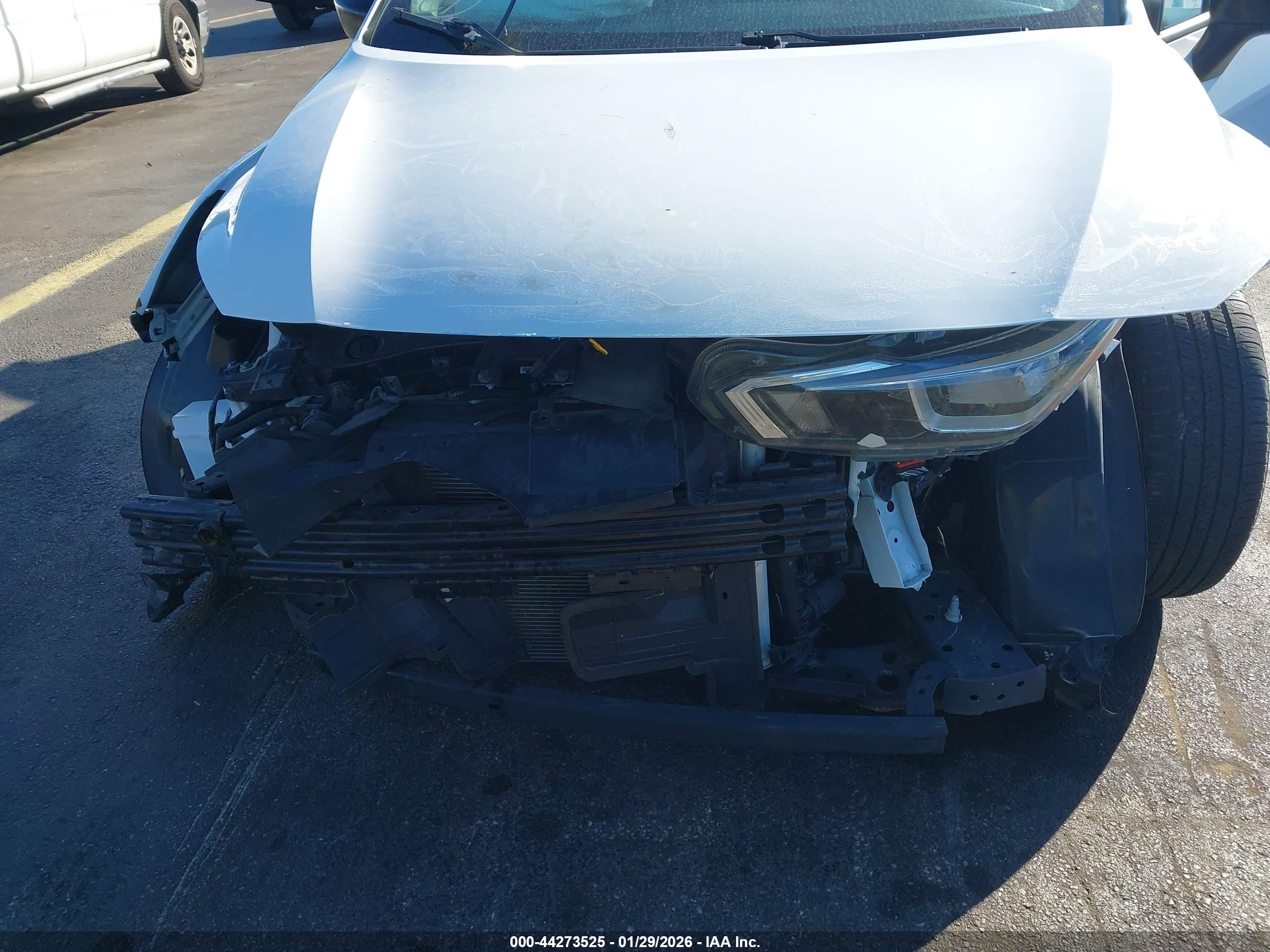 NISSAN VERSA image 6