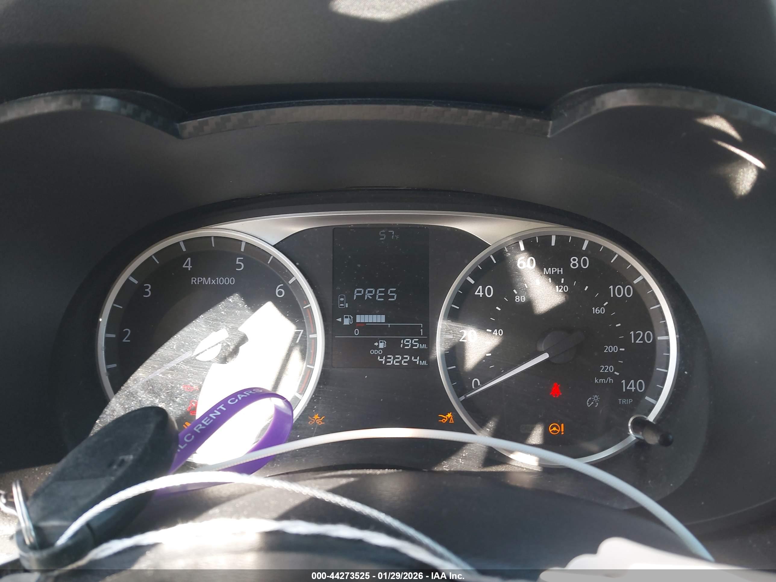 NISSAN VERSA image 7