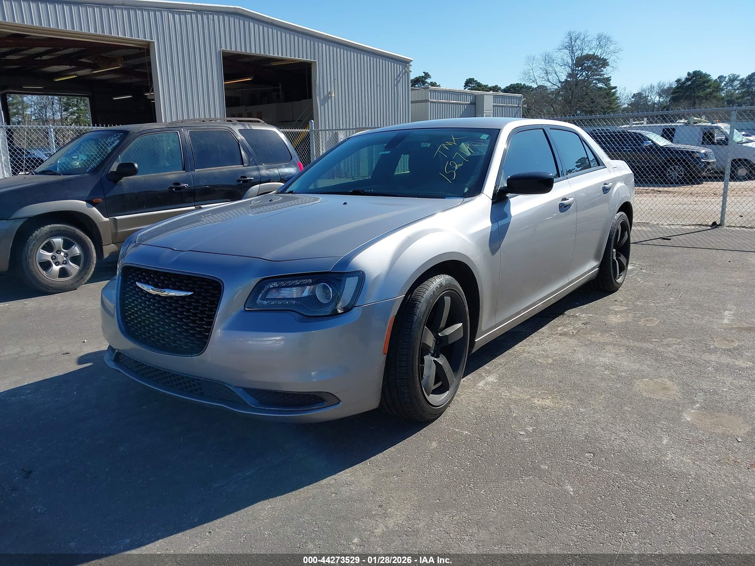 CHRYSLER 300 image 2