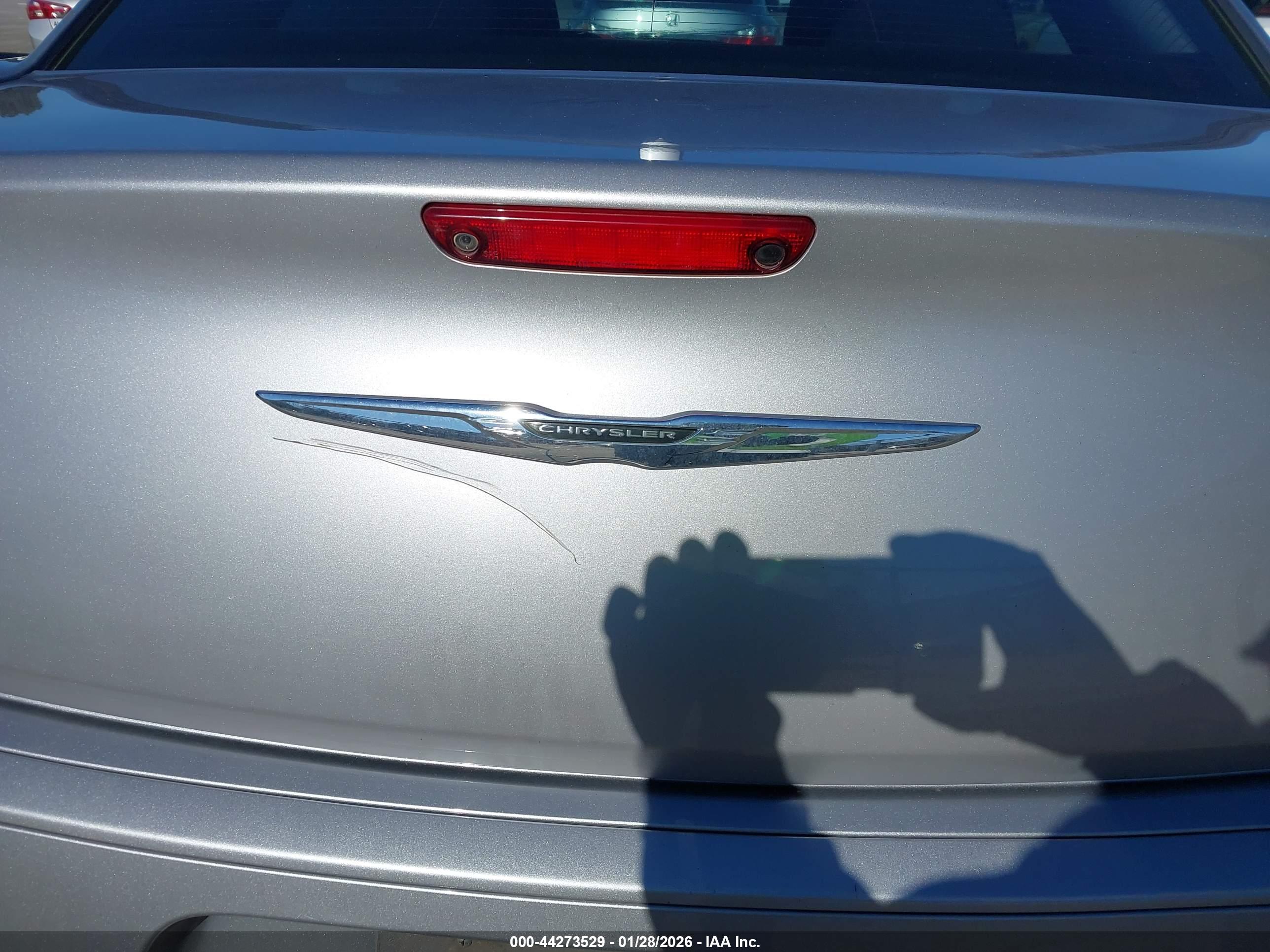 CHRYSLER 300 image 6