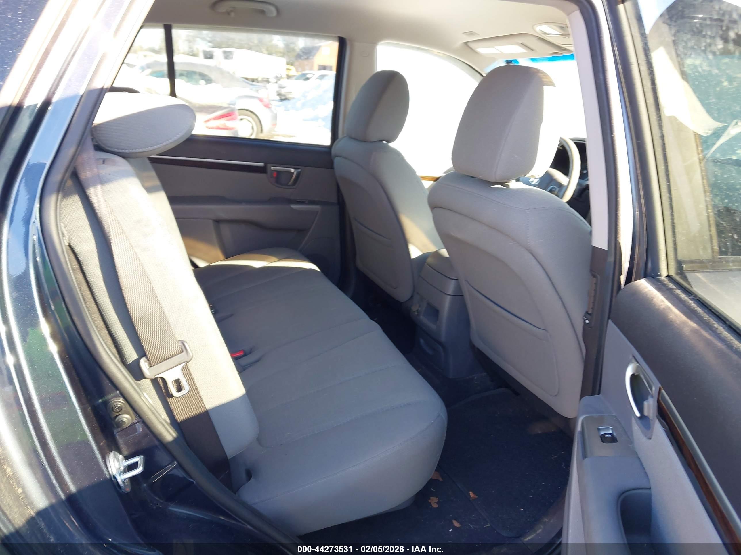 HYUNDAI SANTA image 8