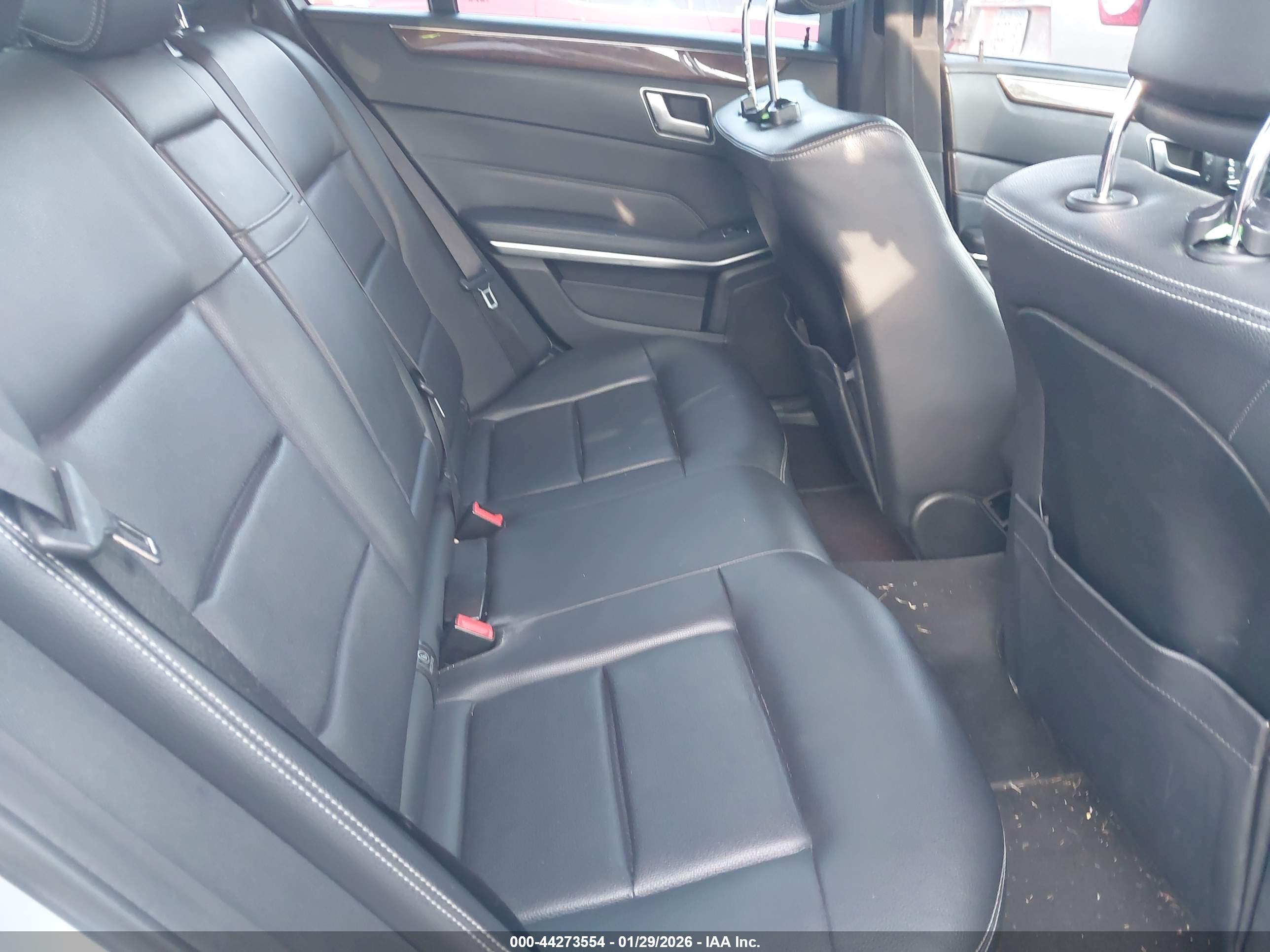 MERCEDES-BENZ E image 8