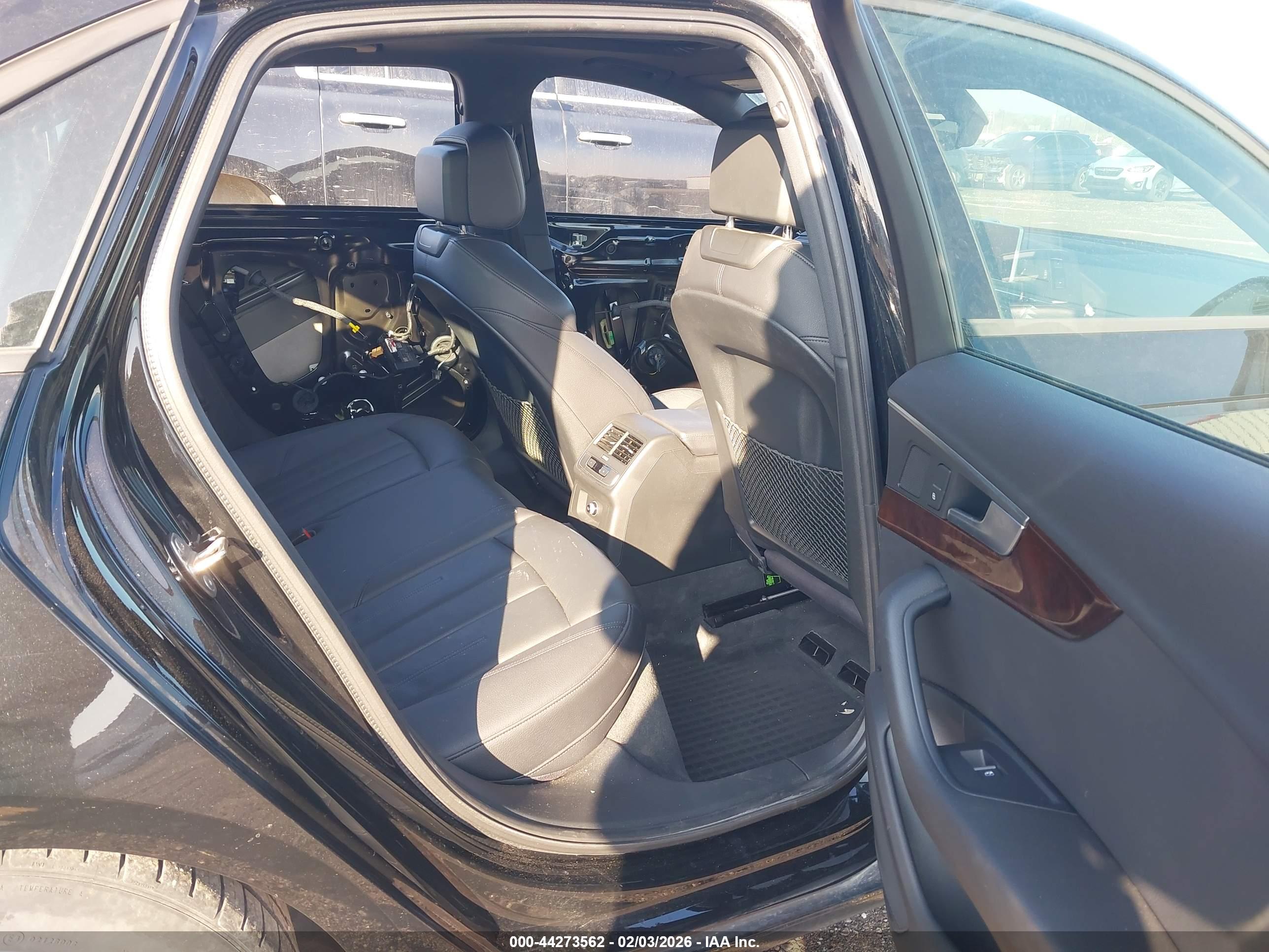 AUDI A4 image 8