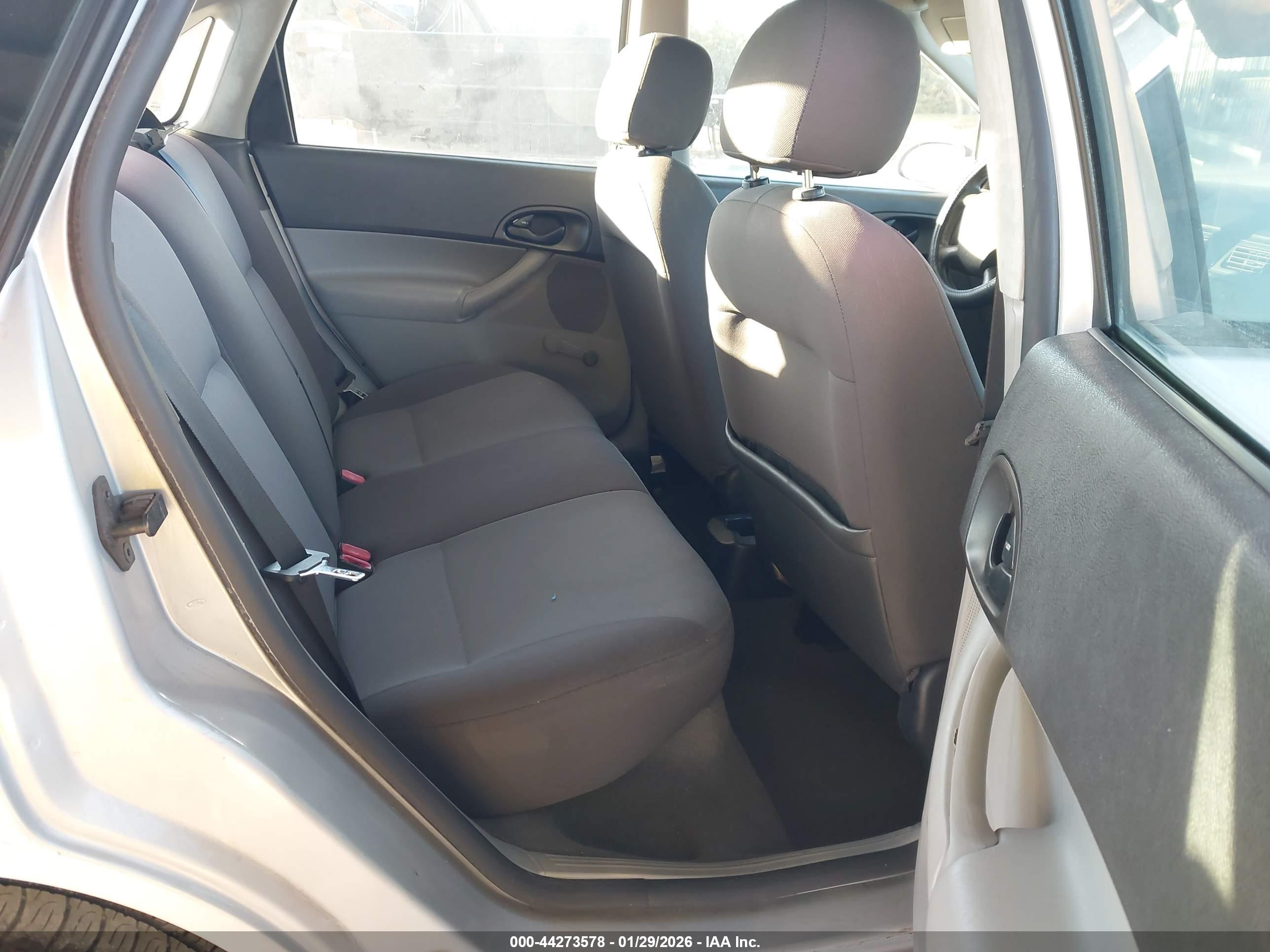 FORD FOCUS image 8