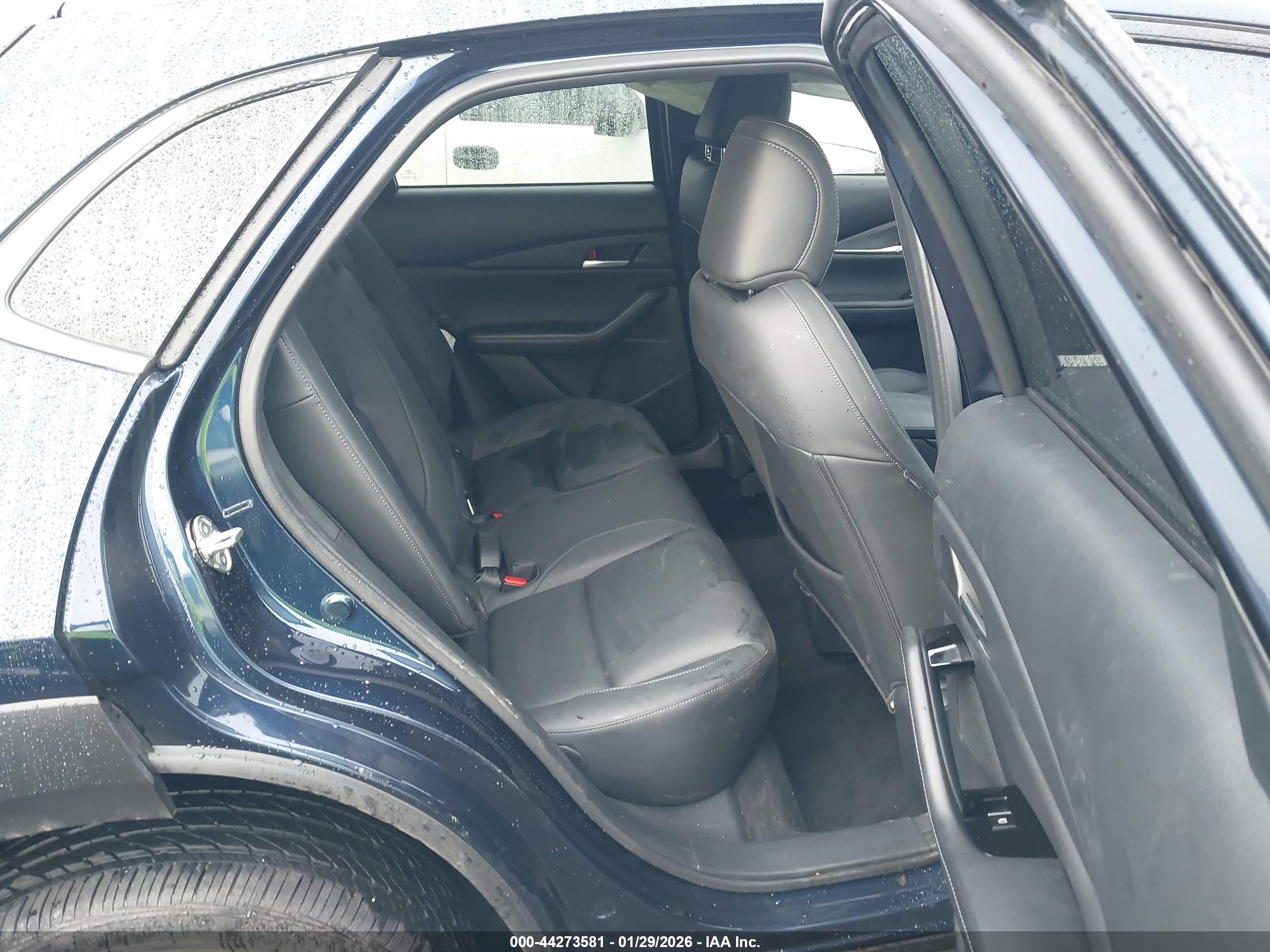 MAZDA CX-30 image 8