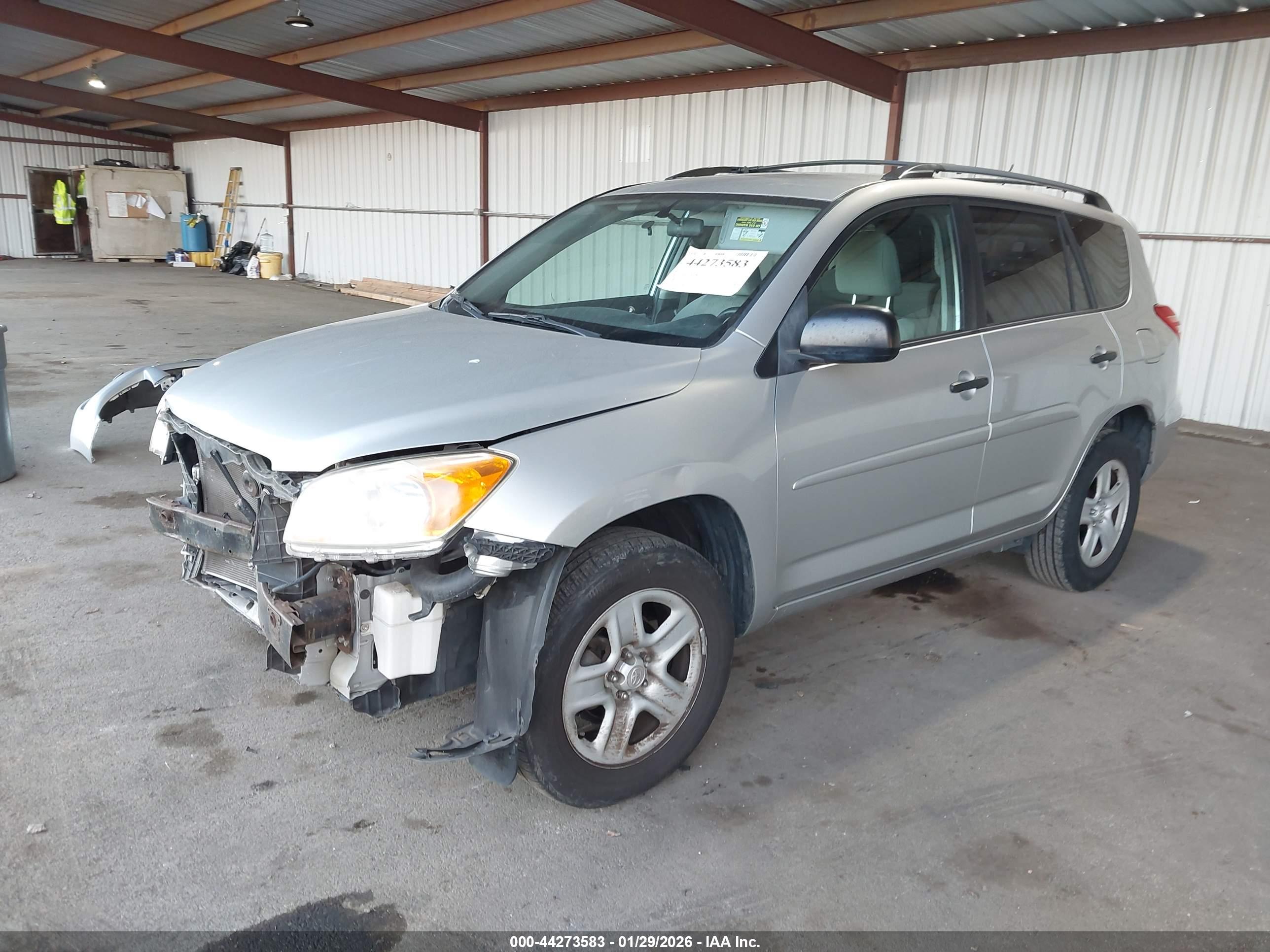 TOYOTA RAV4 image 2