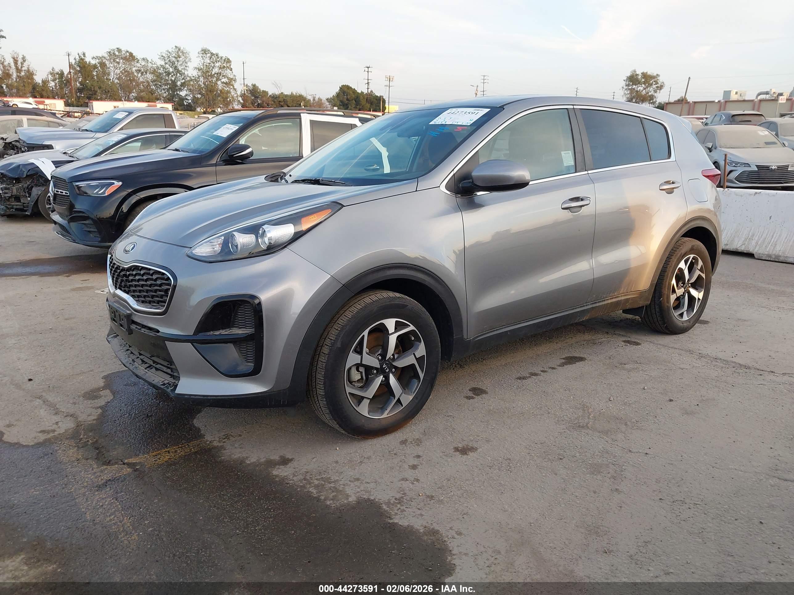 KIA SPORTAGE image 2