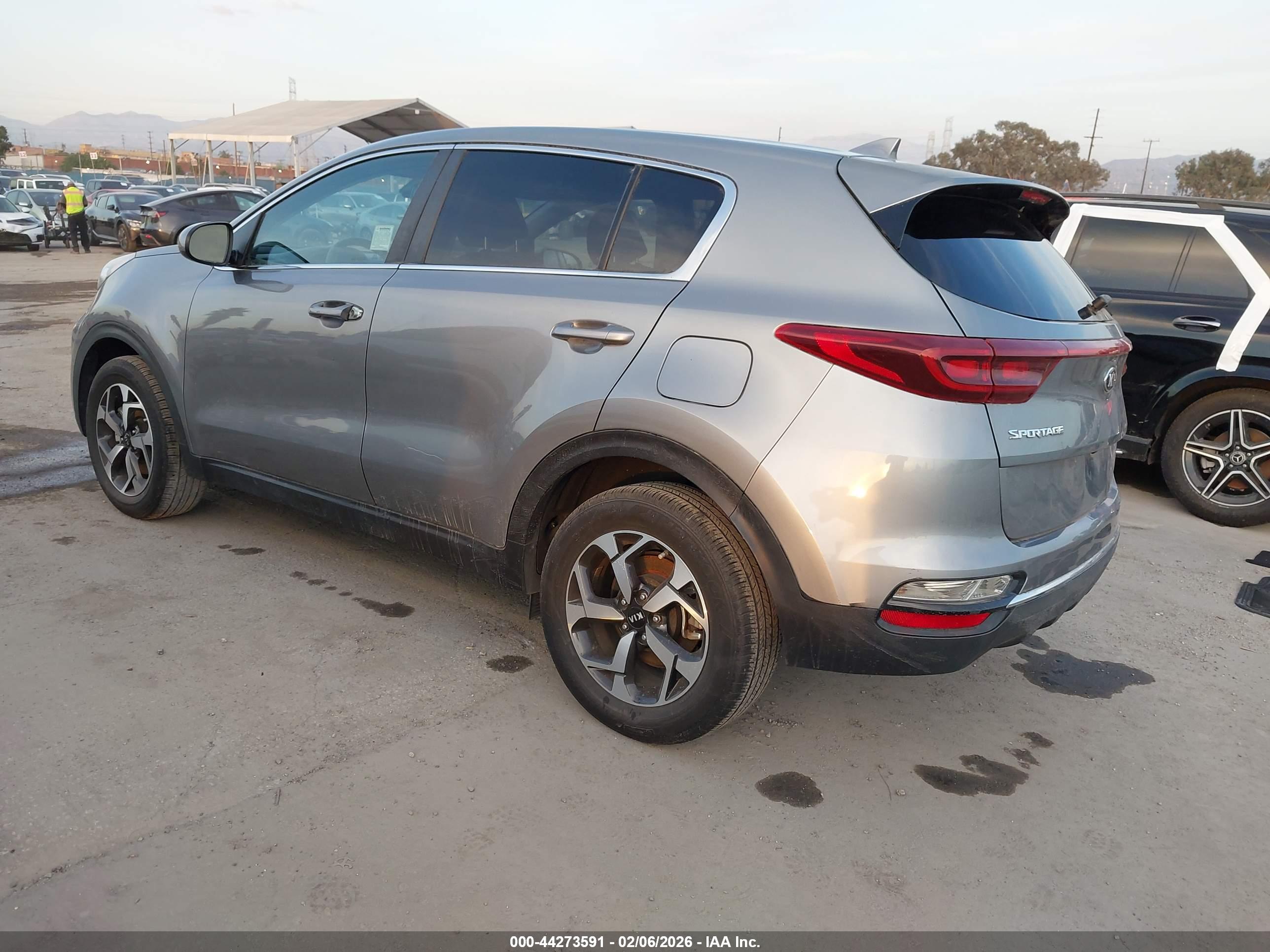 KIA SPORTAGE image 3