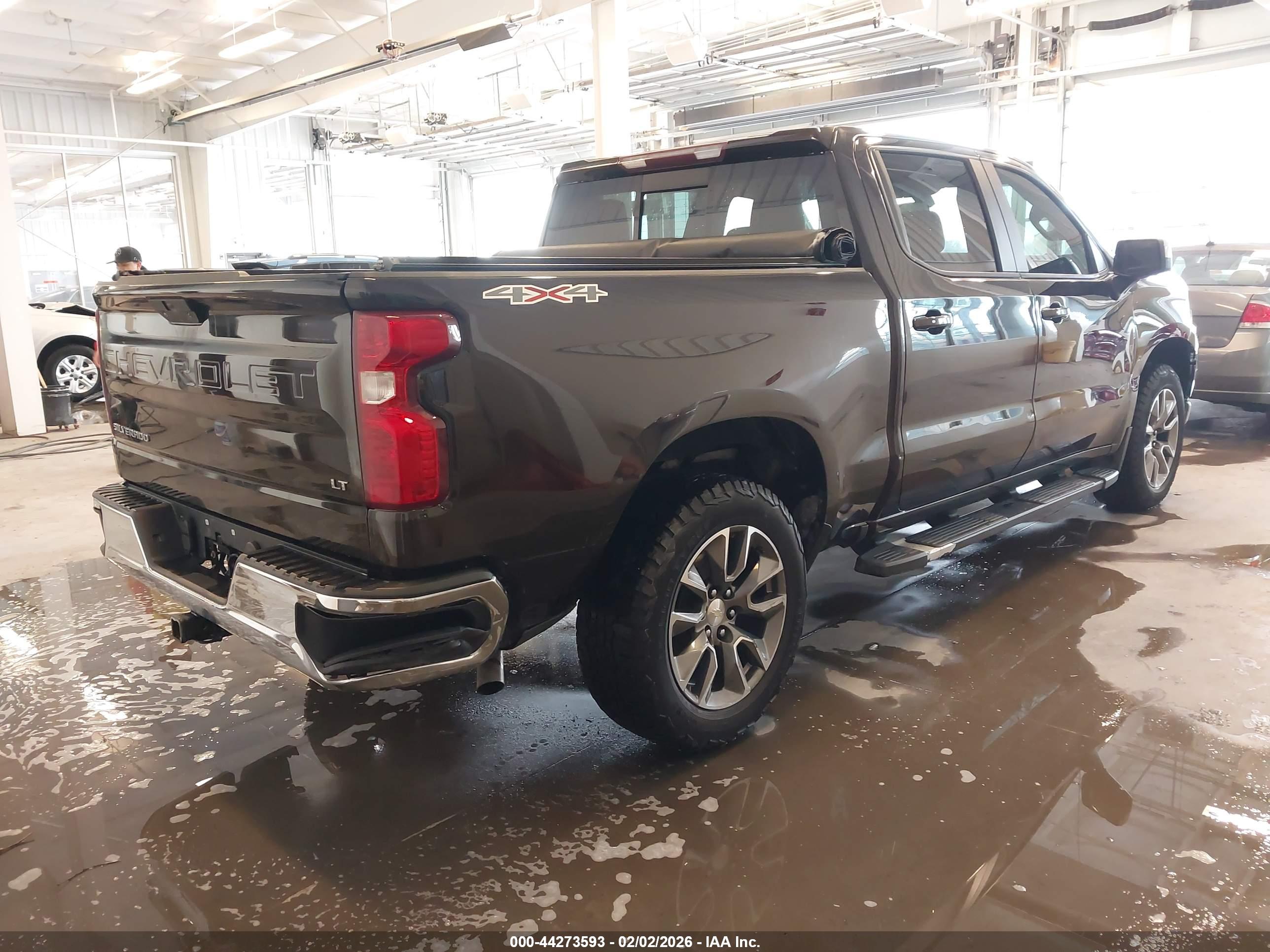 CHEVROLET SILVERADO image 4
