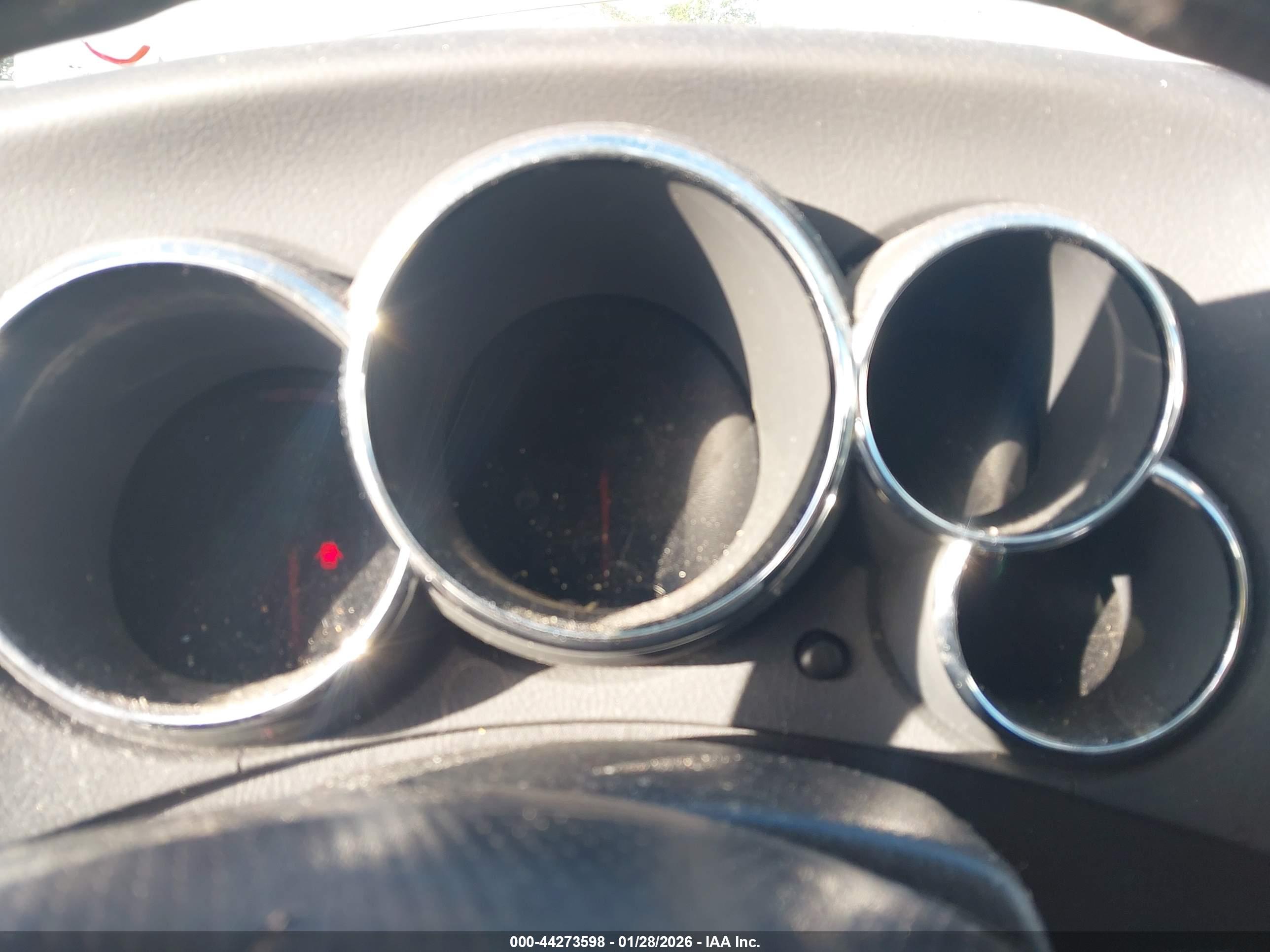 PONTIAC VIBE image 7