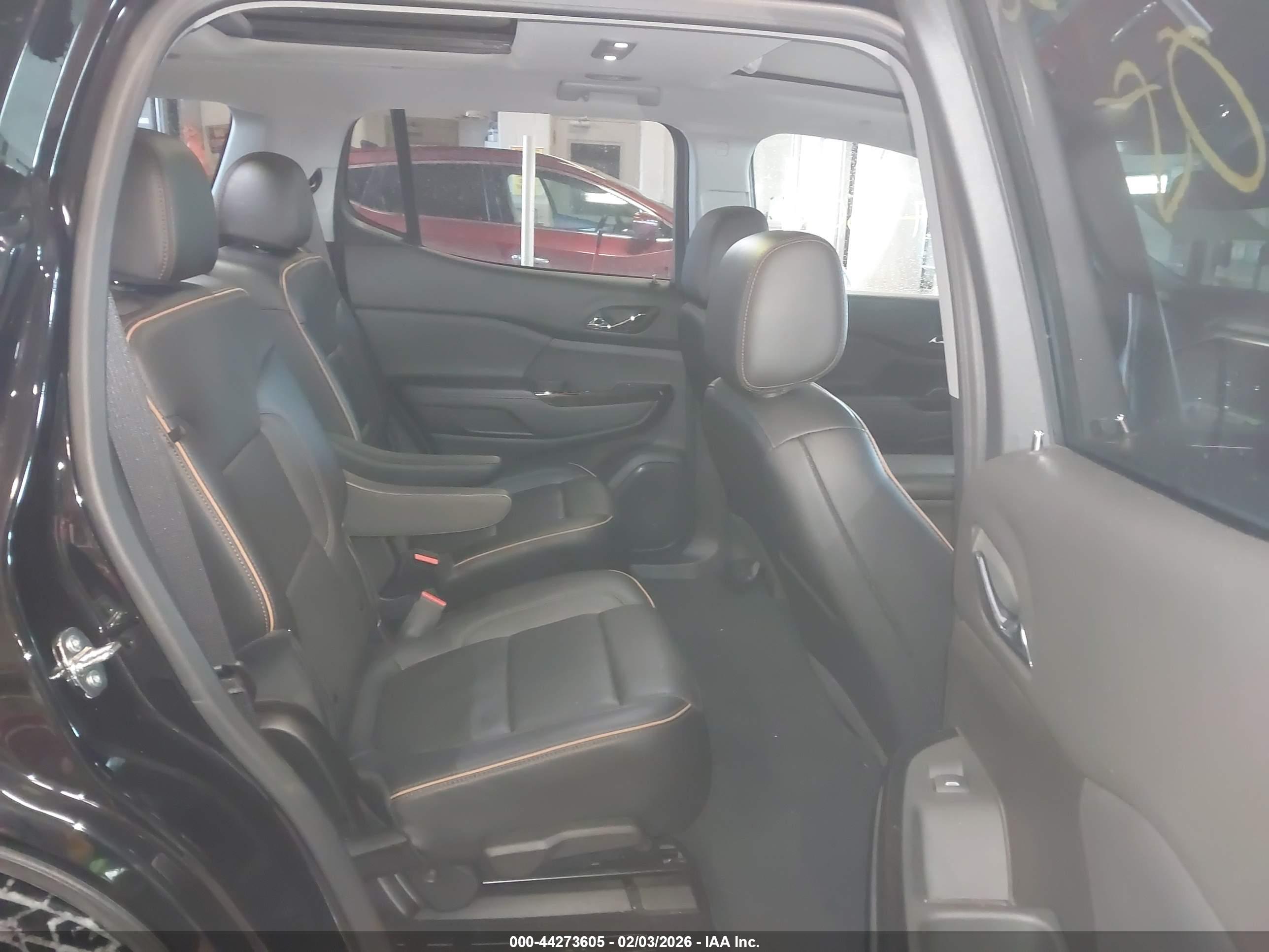 GMC ACADIA image 8
