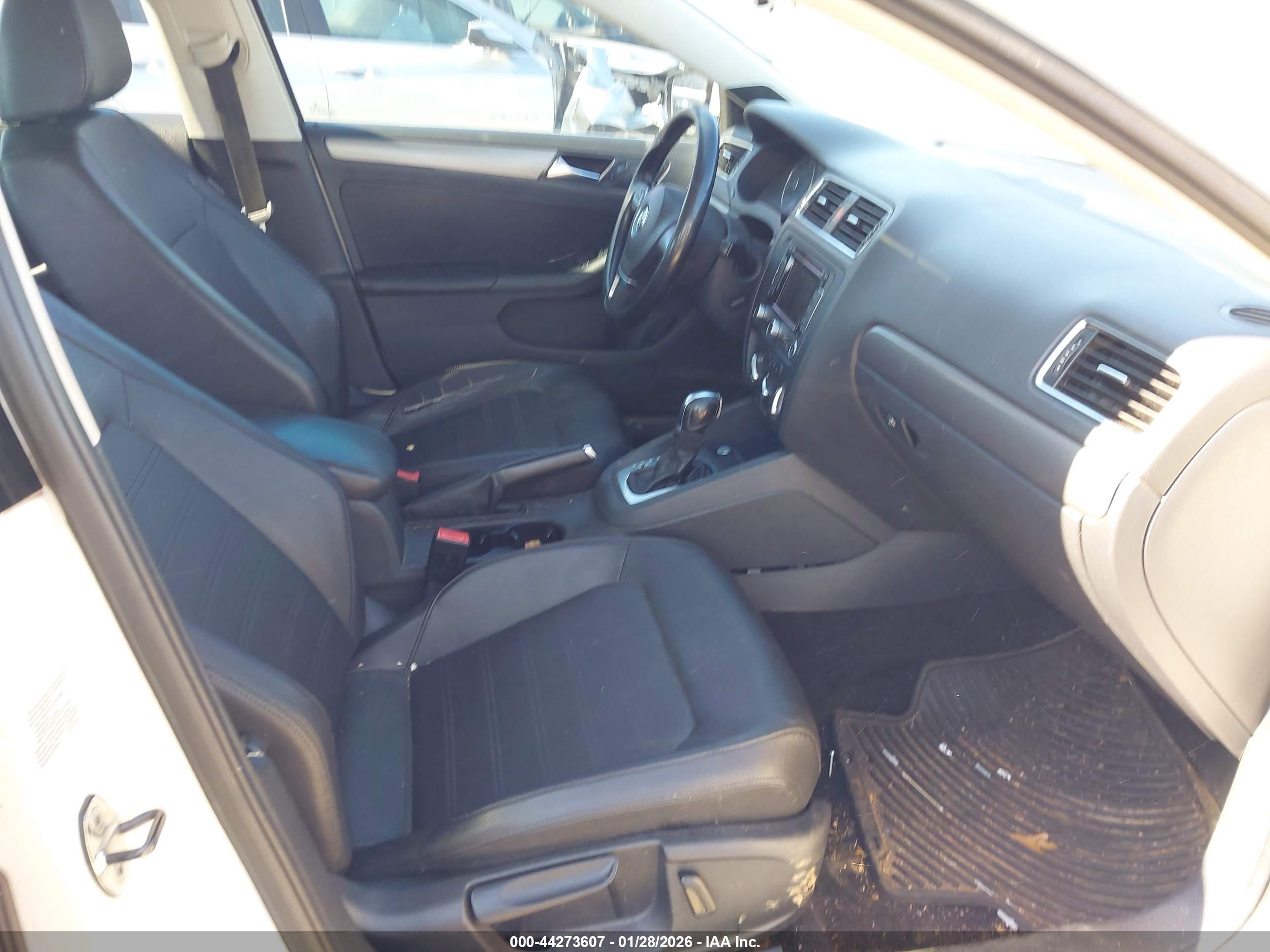 VOLKSWAGEN JETTA image 5