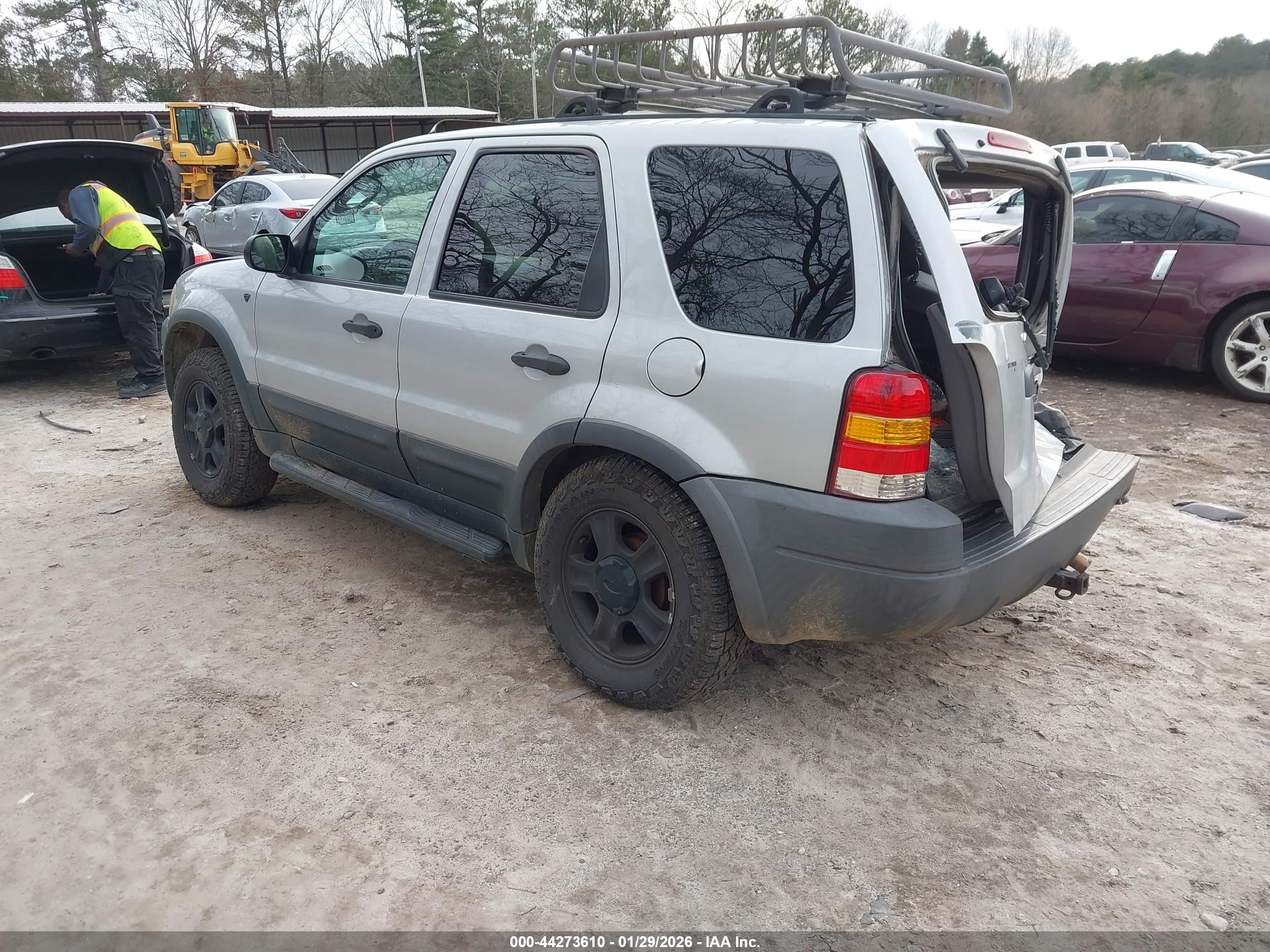 FORD ESCAPE image 3