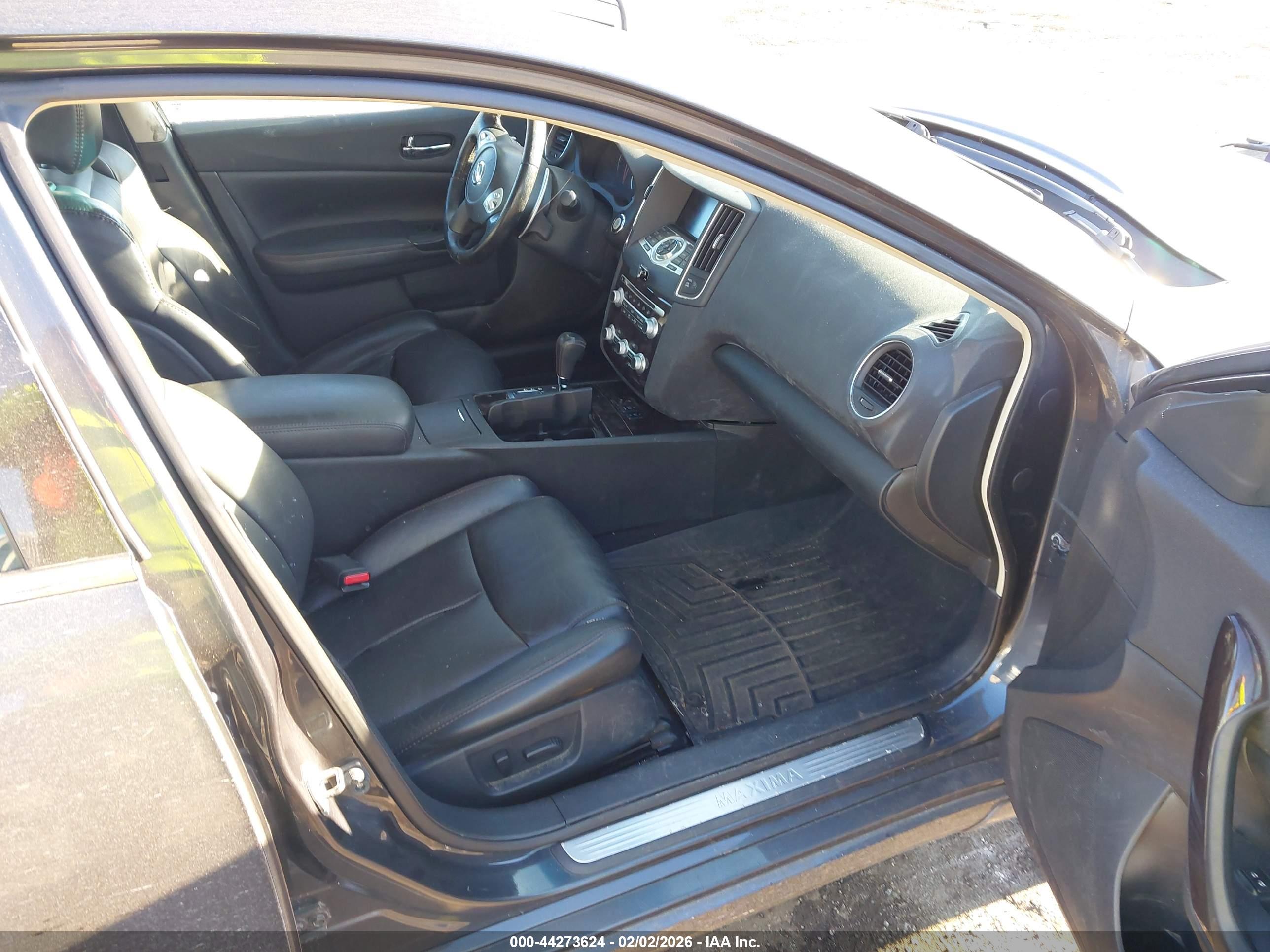 NISSAN MAXIMA image 5