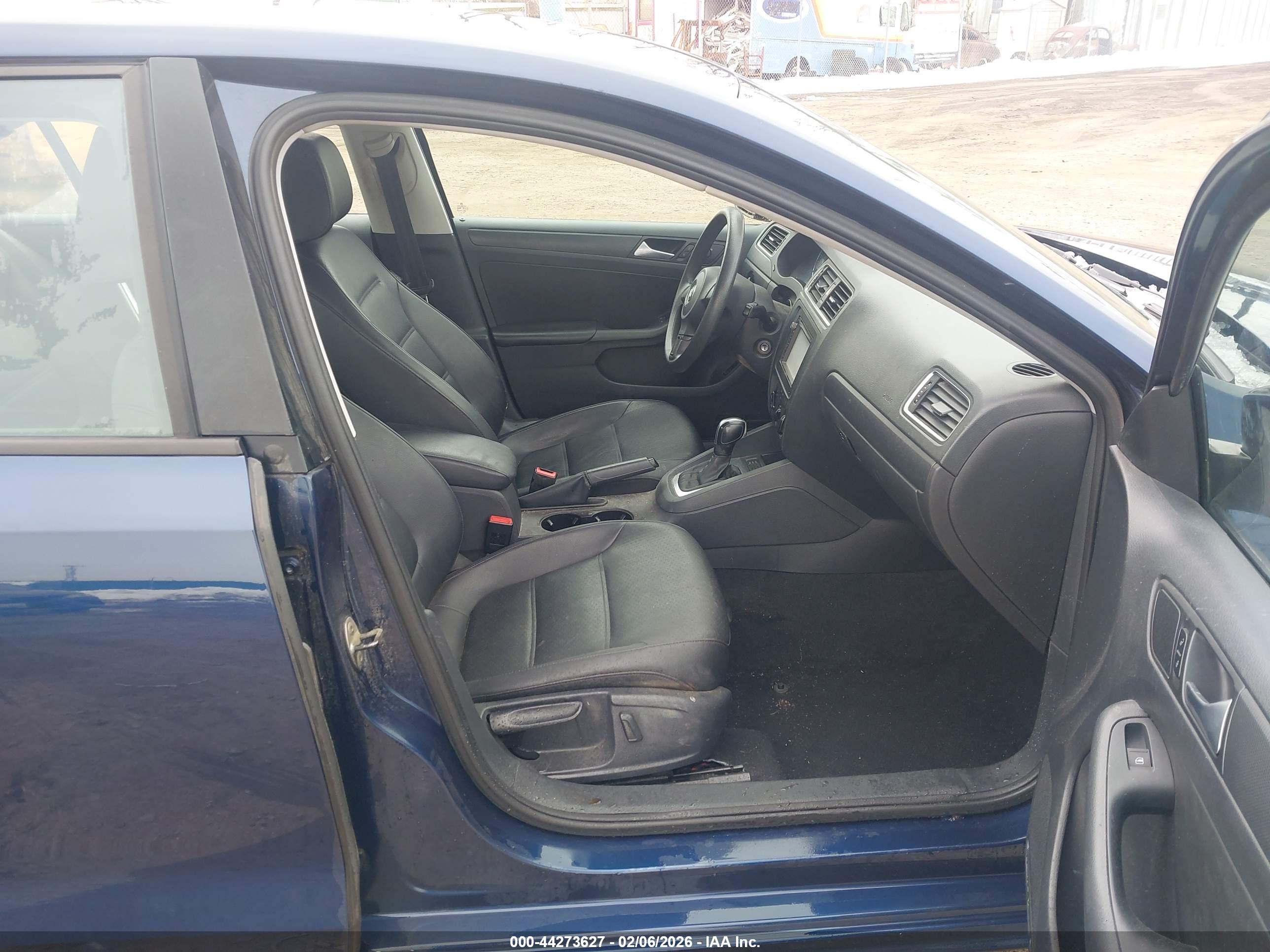 VOLKSWAGEN JETTA image 5