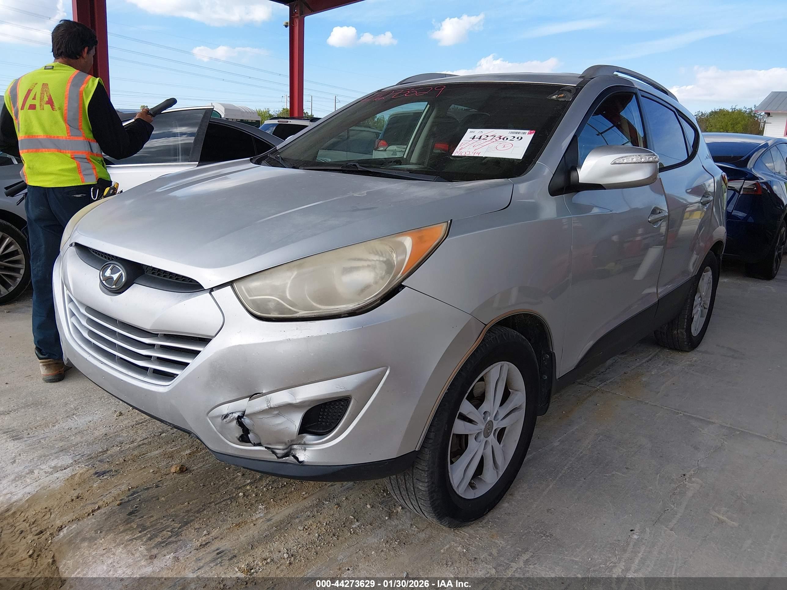 HYUNDAI TUCSON image 2