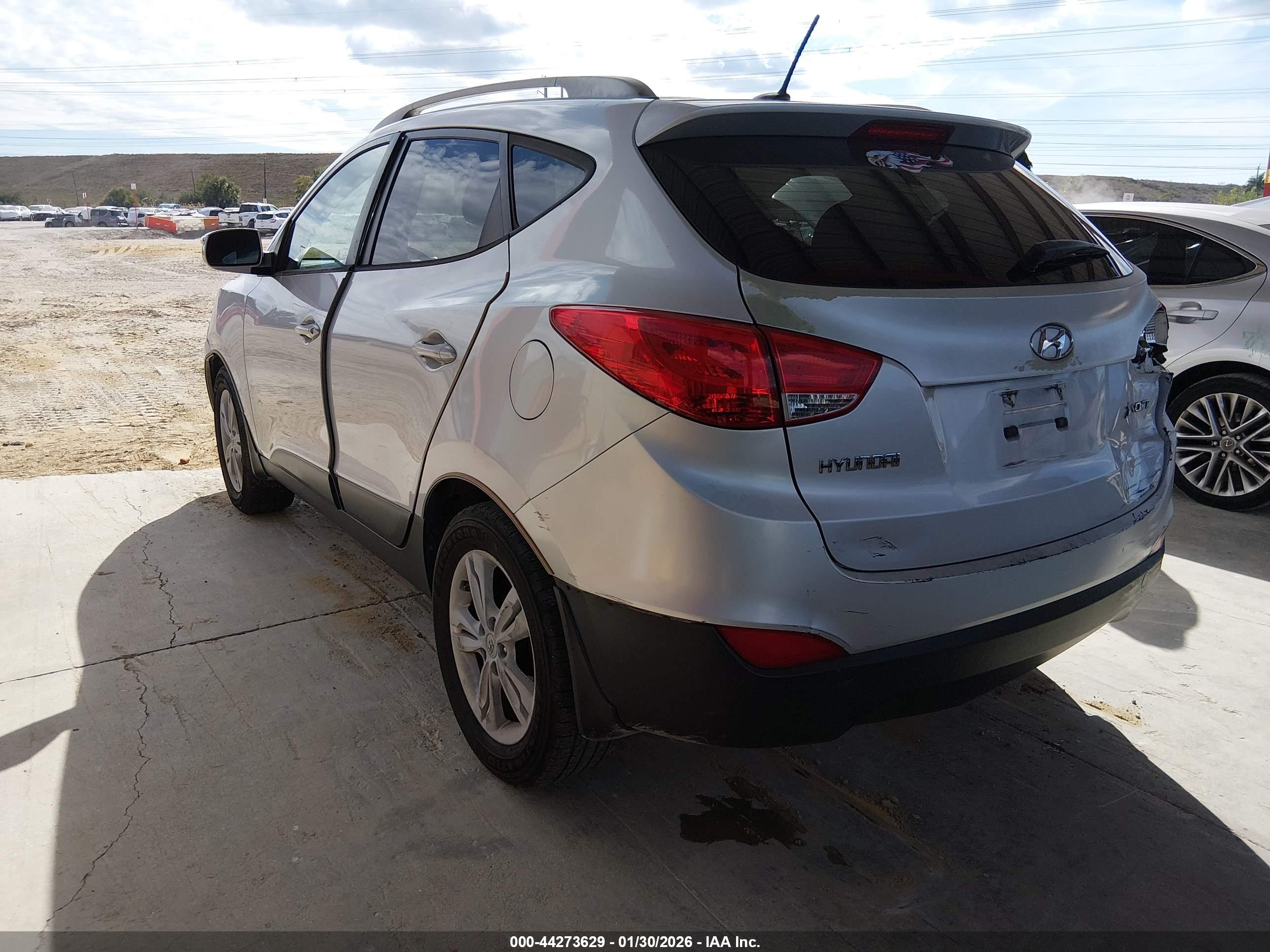 HYUNDAI TUCSON image 3