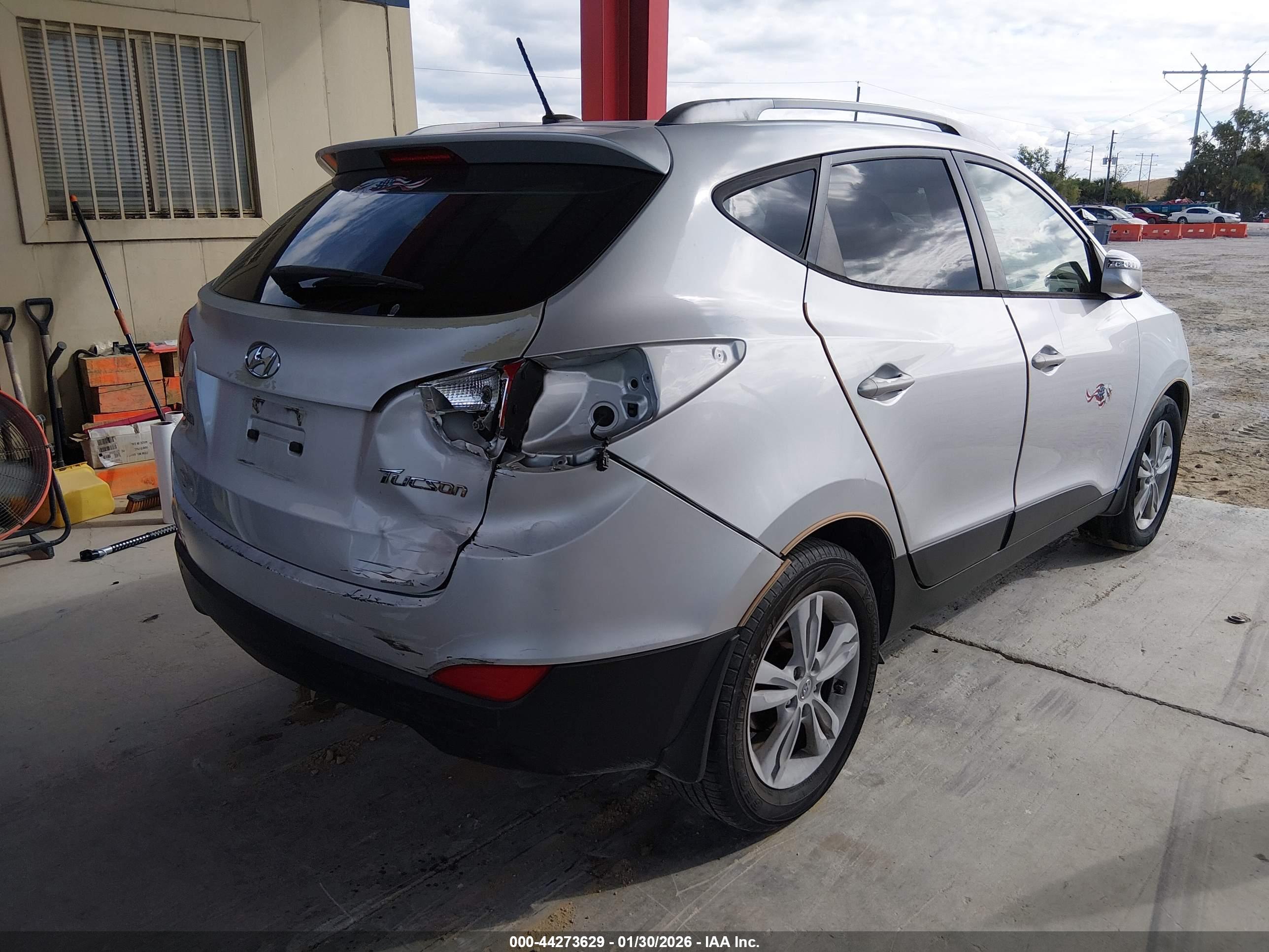 HYUNDAI TUCSON image 4