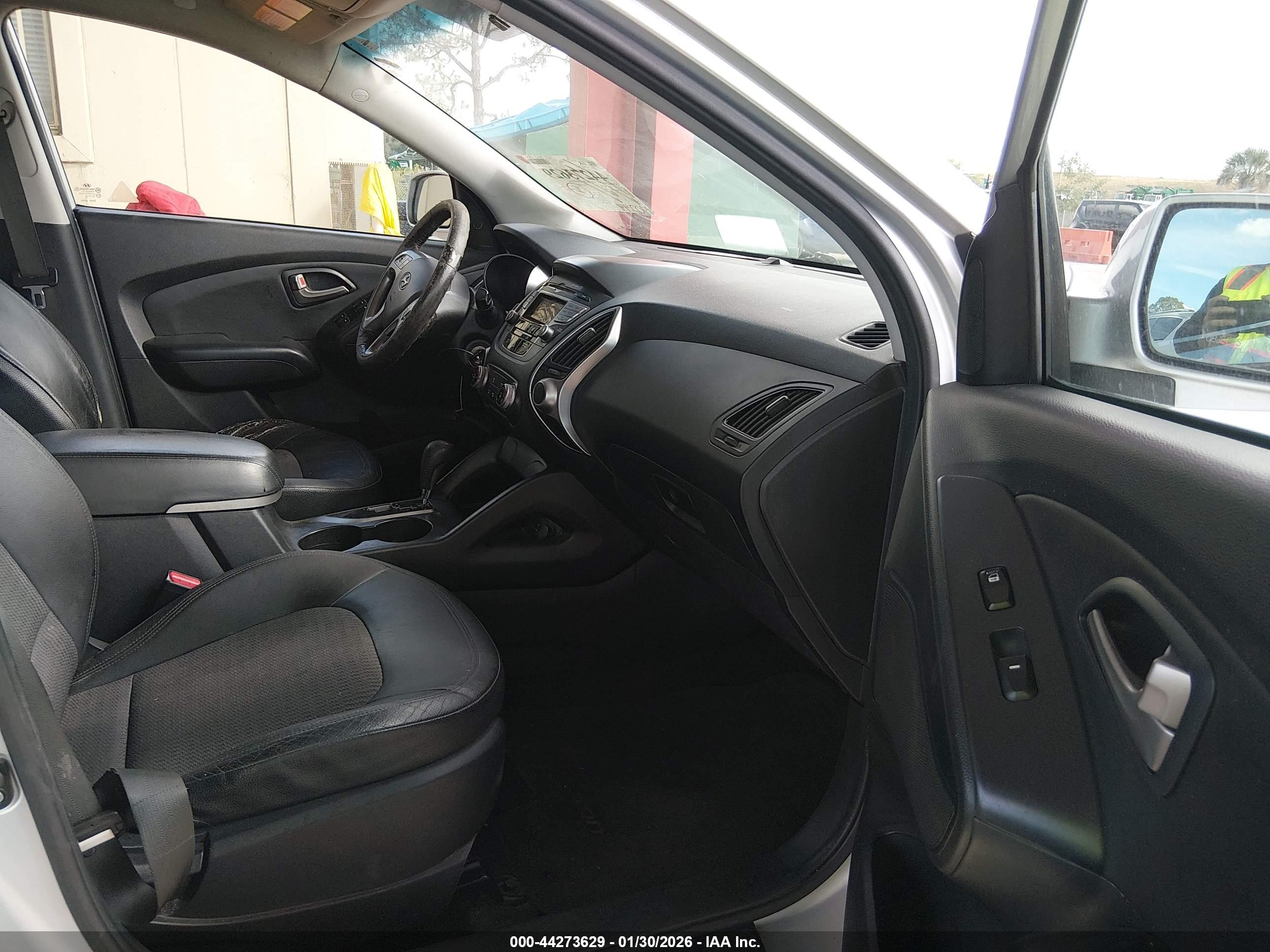 HYUNDAI TUCSON image 5
