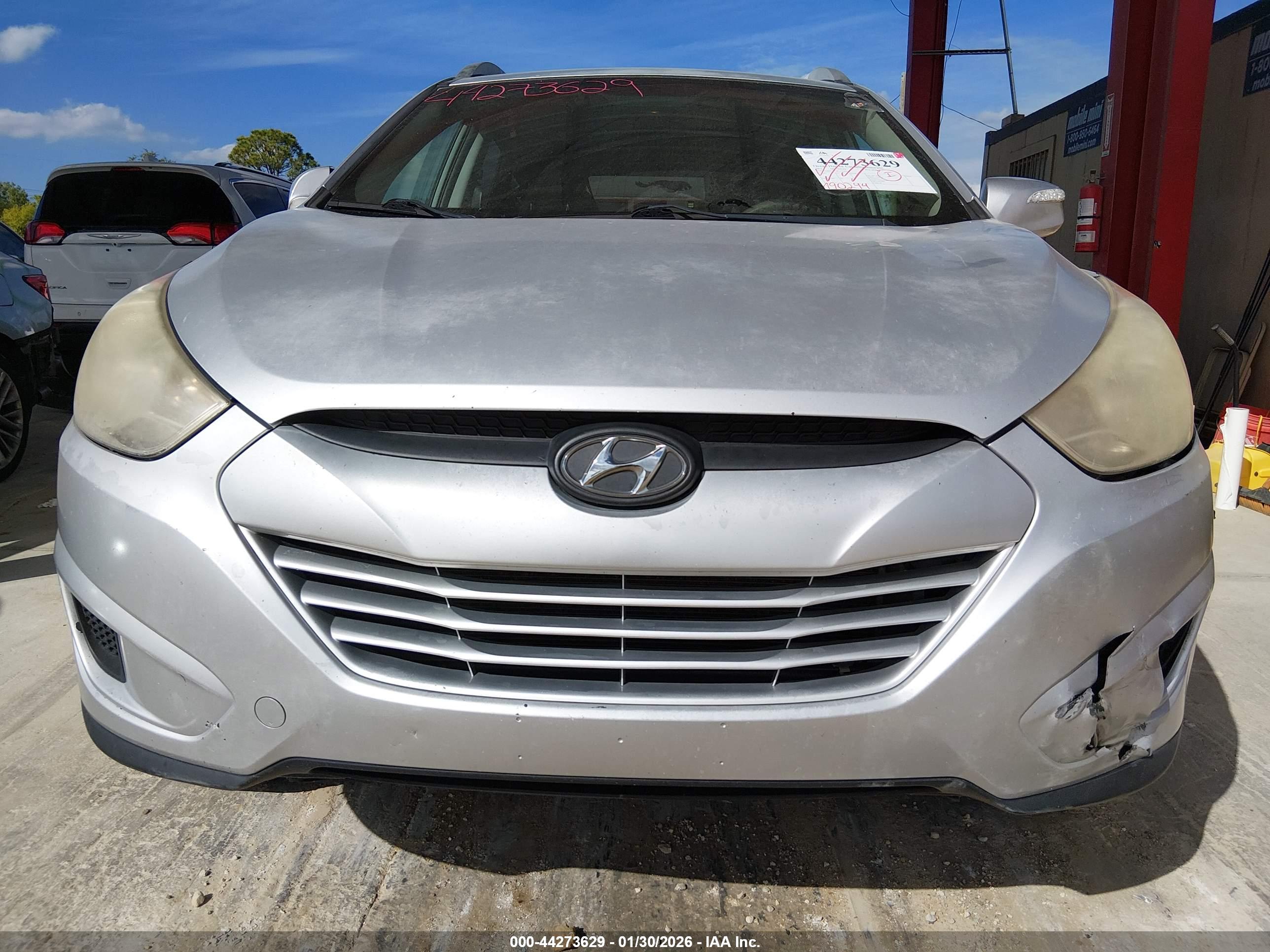 HYUNDAI TUCSON image 6