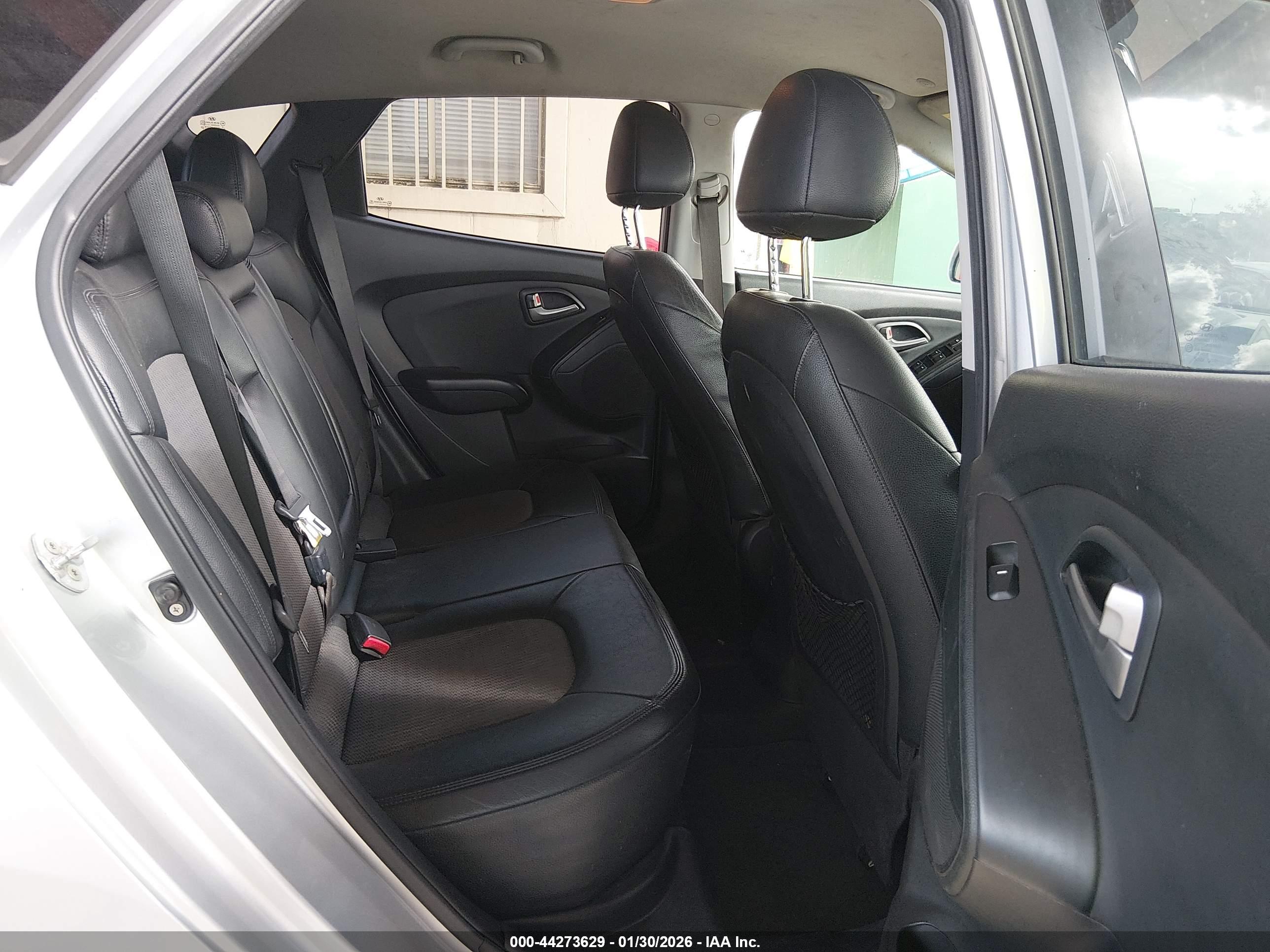 HYUNDAI TUCSON image 8