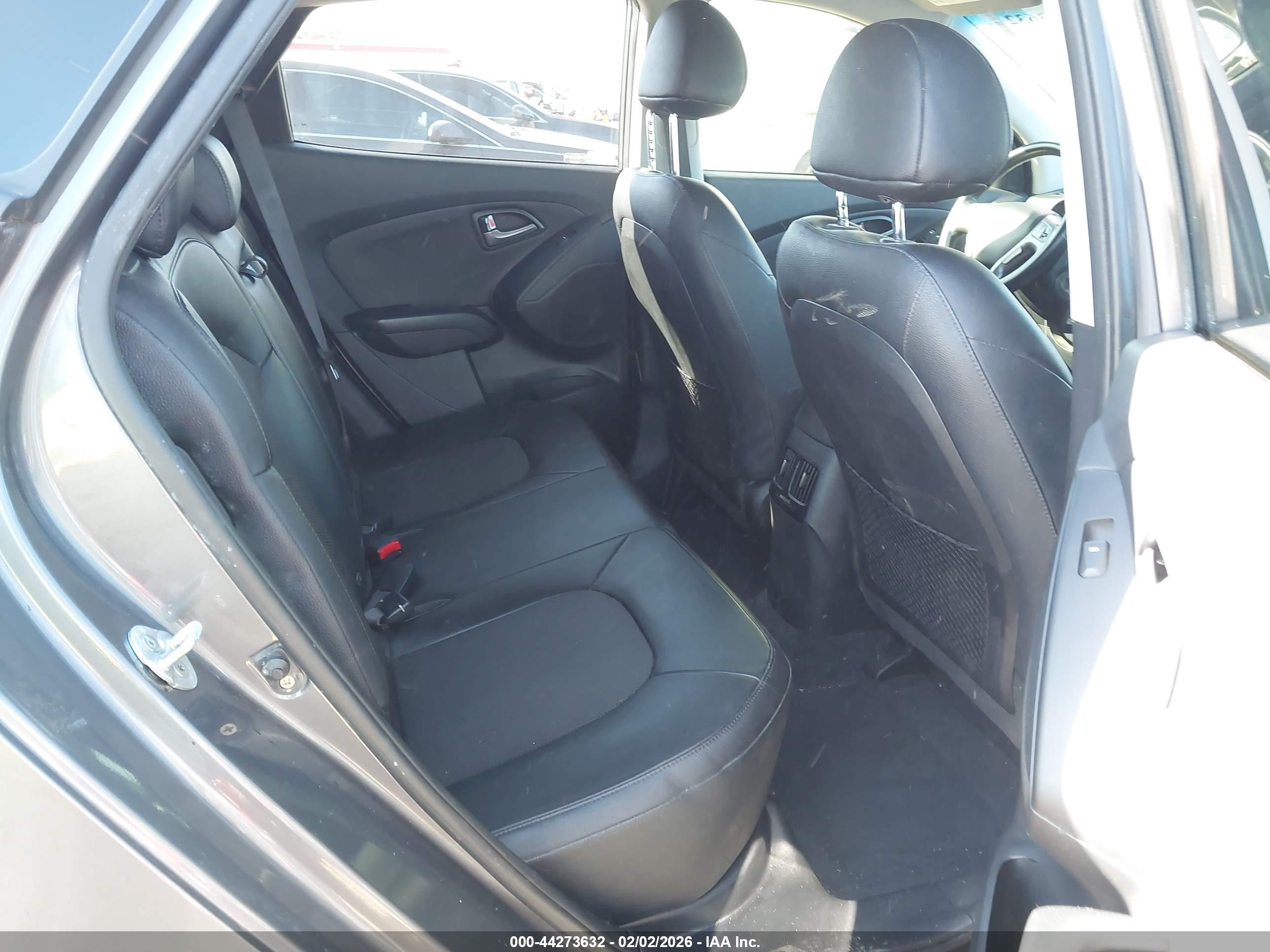 HYUNDAI TUCSON image 8