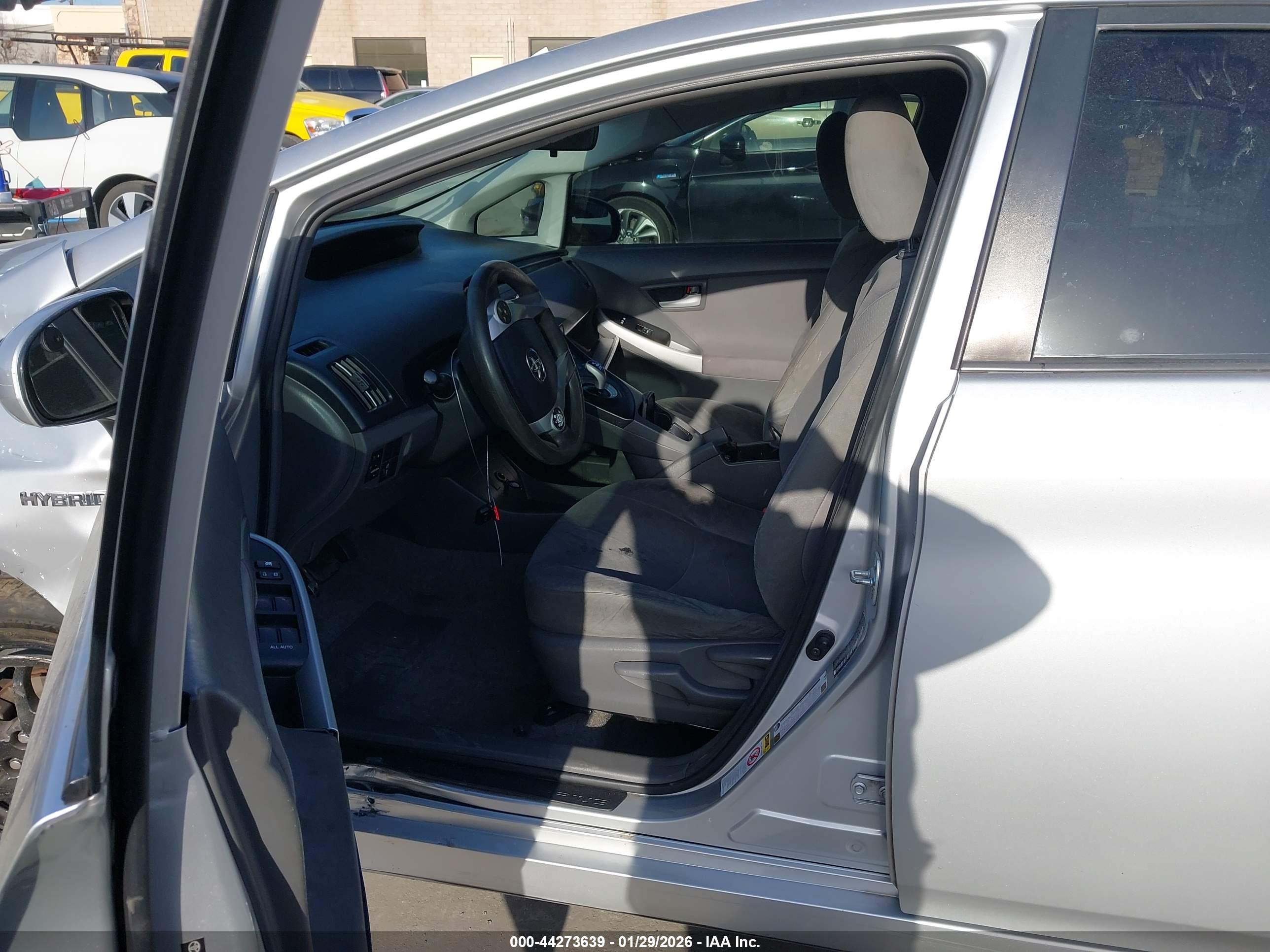 TOYOTA PRIUS image 5