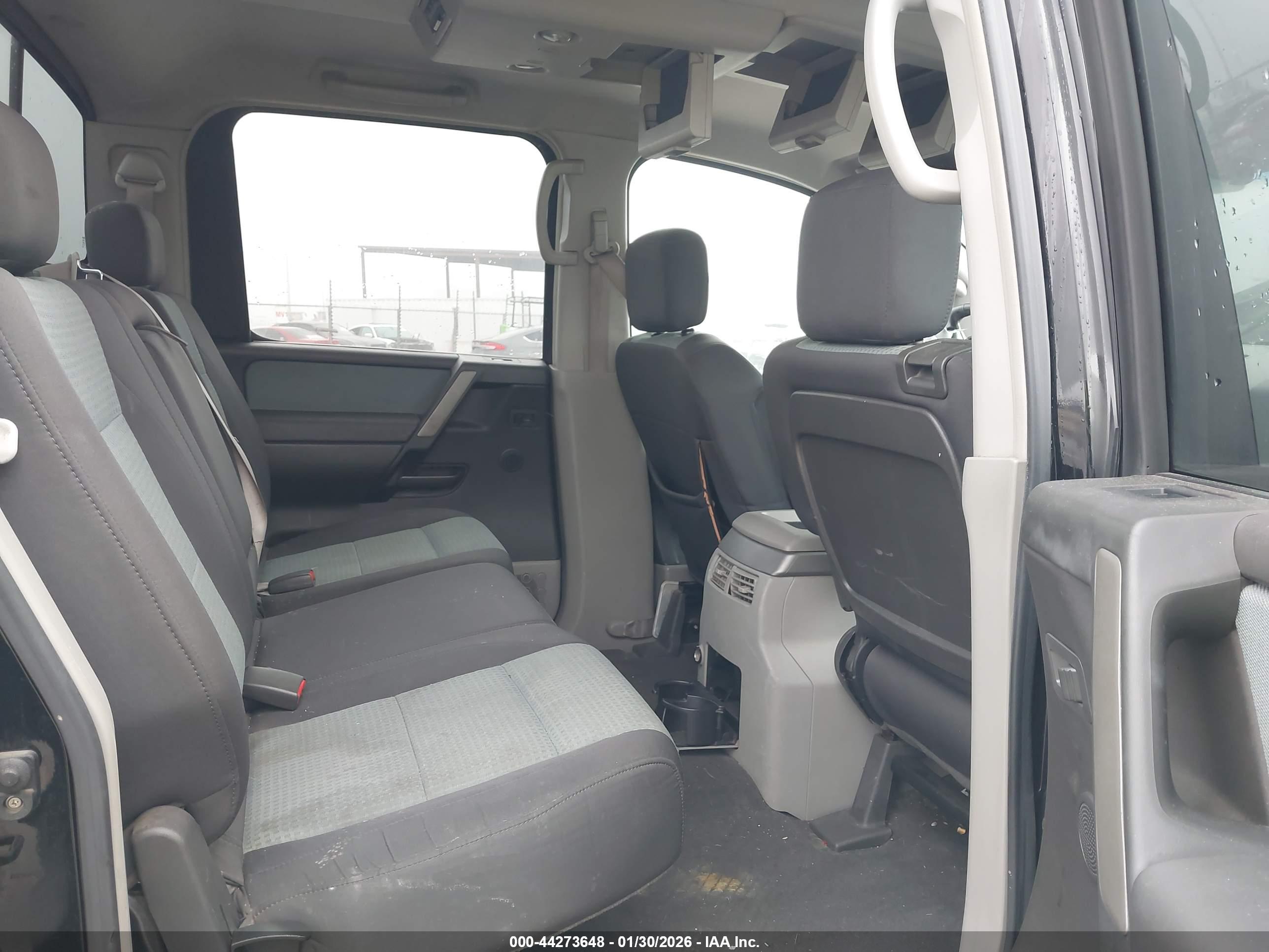 NISSAN TITAN image 8