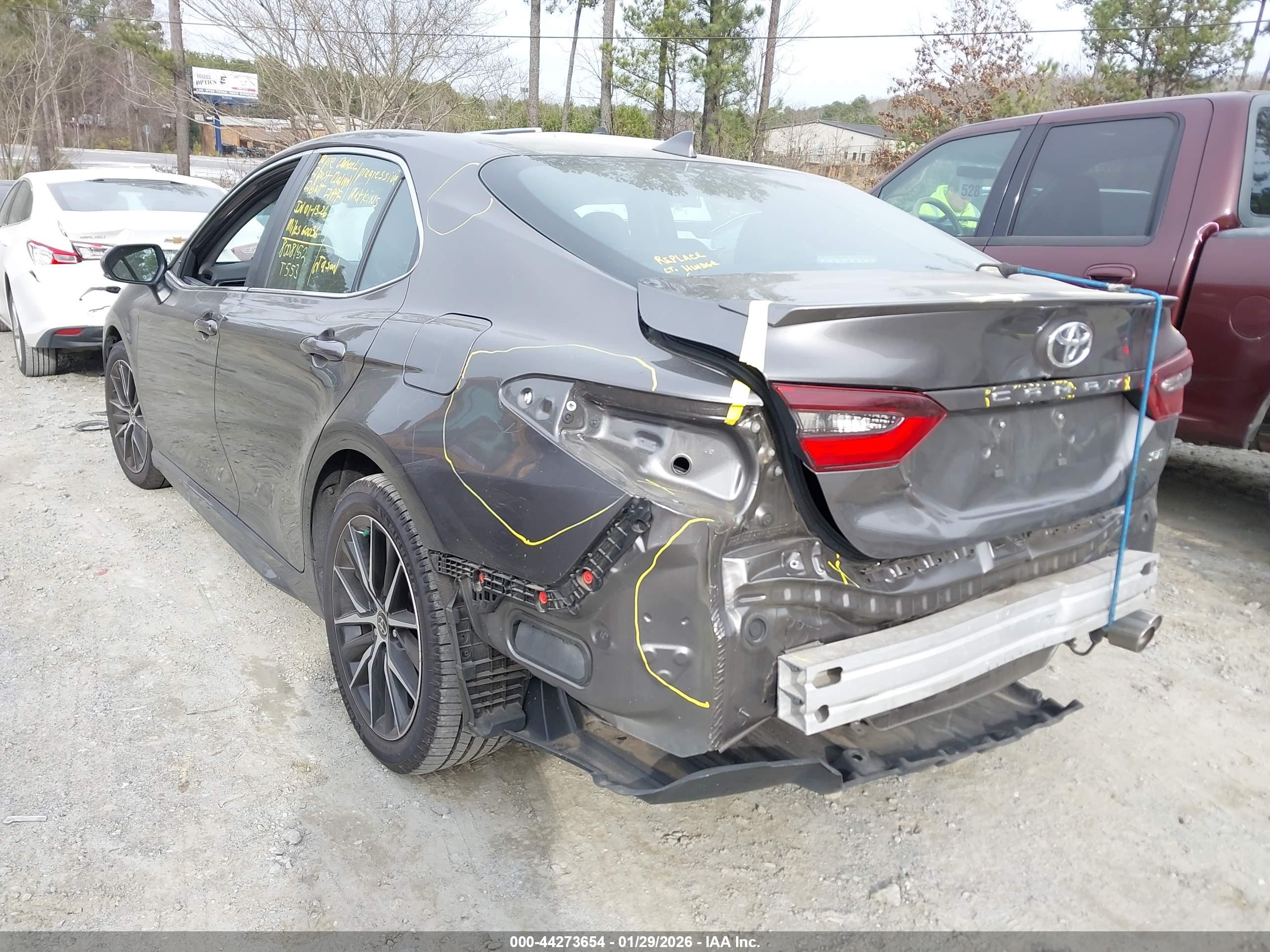 TOYOTA CAMRY image 3